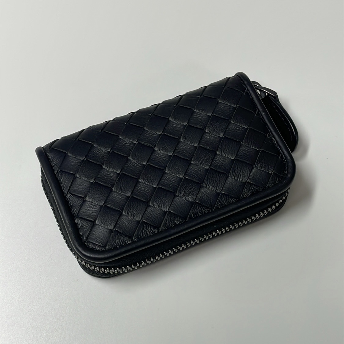 Bottega Veneta Zipped Coin Purse Black 착용 스타일
