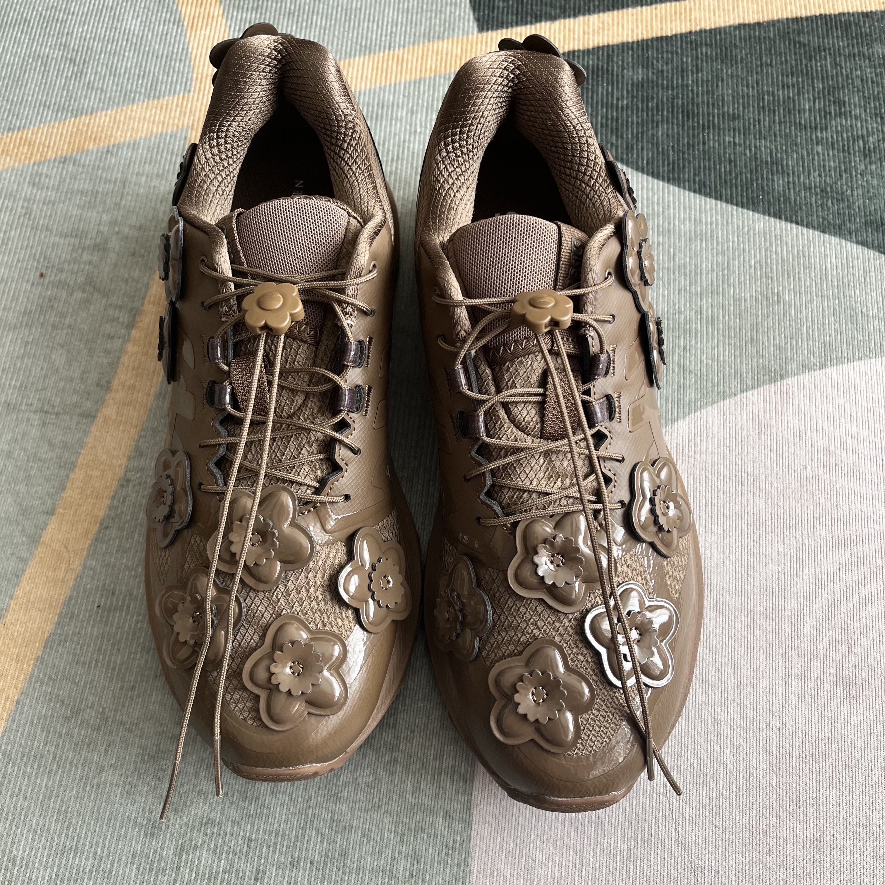 Asics x Cecilie Bahnsen Gel-Terrain Sepia 착용 스타일 - 3