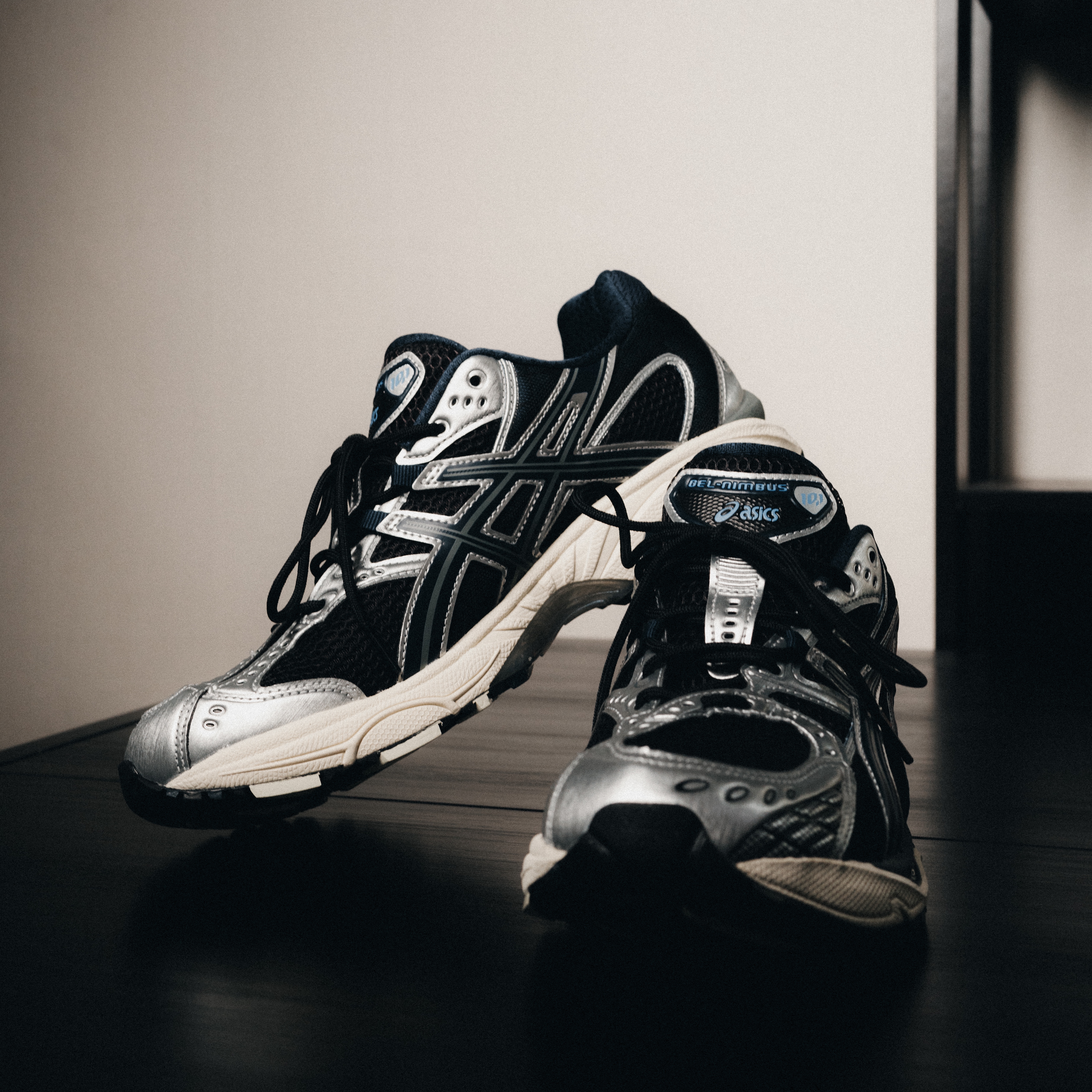 Asics Gel-Nimbus 10.1 Black Midnight 착용 스타일 - 4