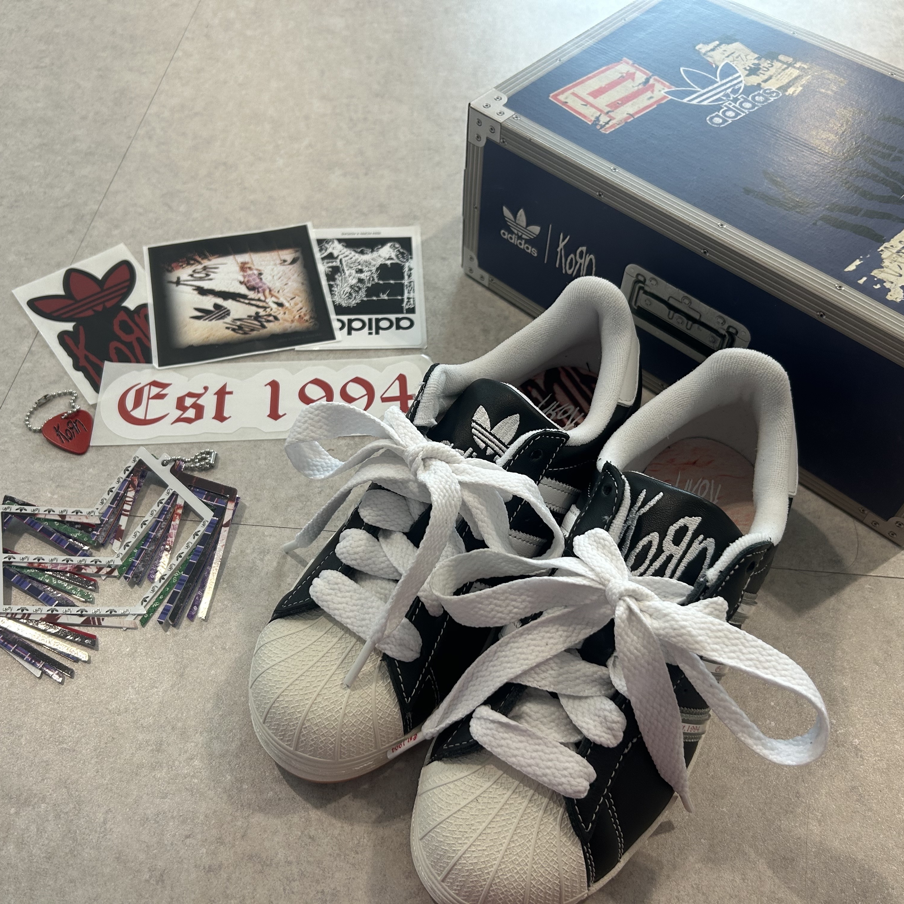 Adidas x KoRn Superstar 30th Anniversary Core Black Translucent 착용 스타일