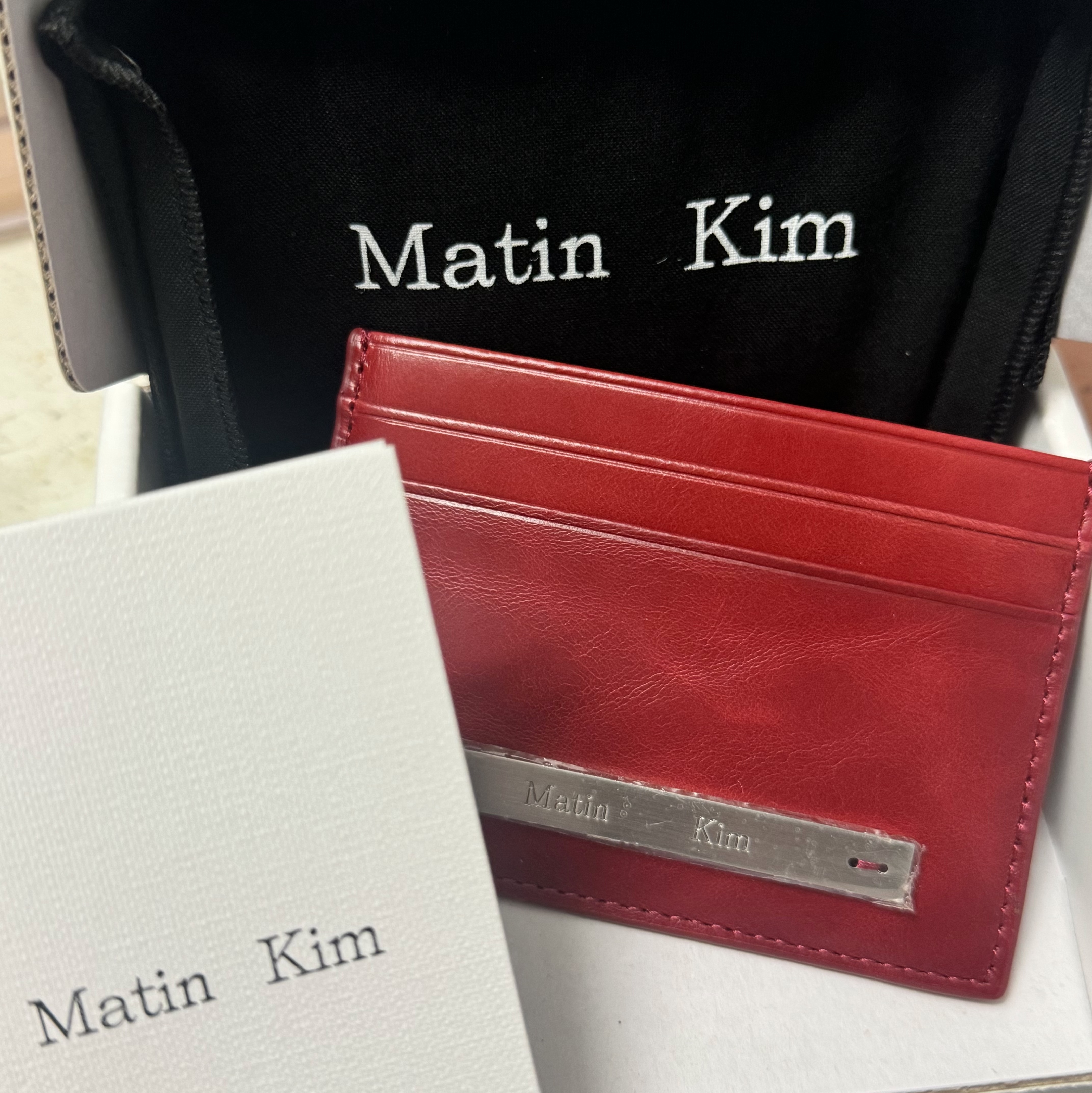 Matin Kim Vintage Card Wallet Red 착용 스타일