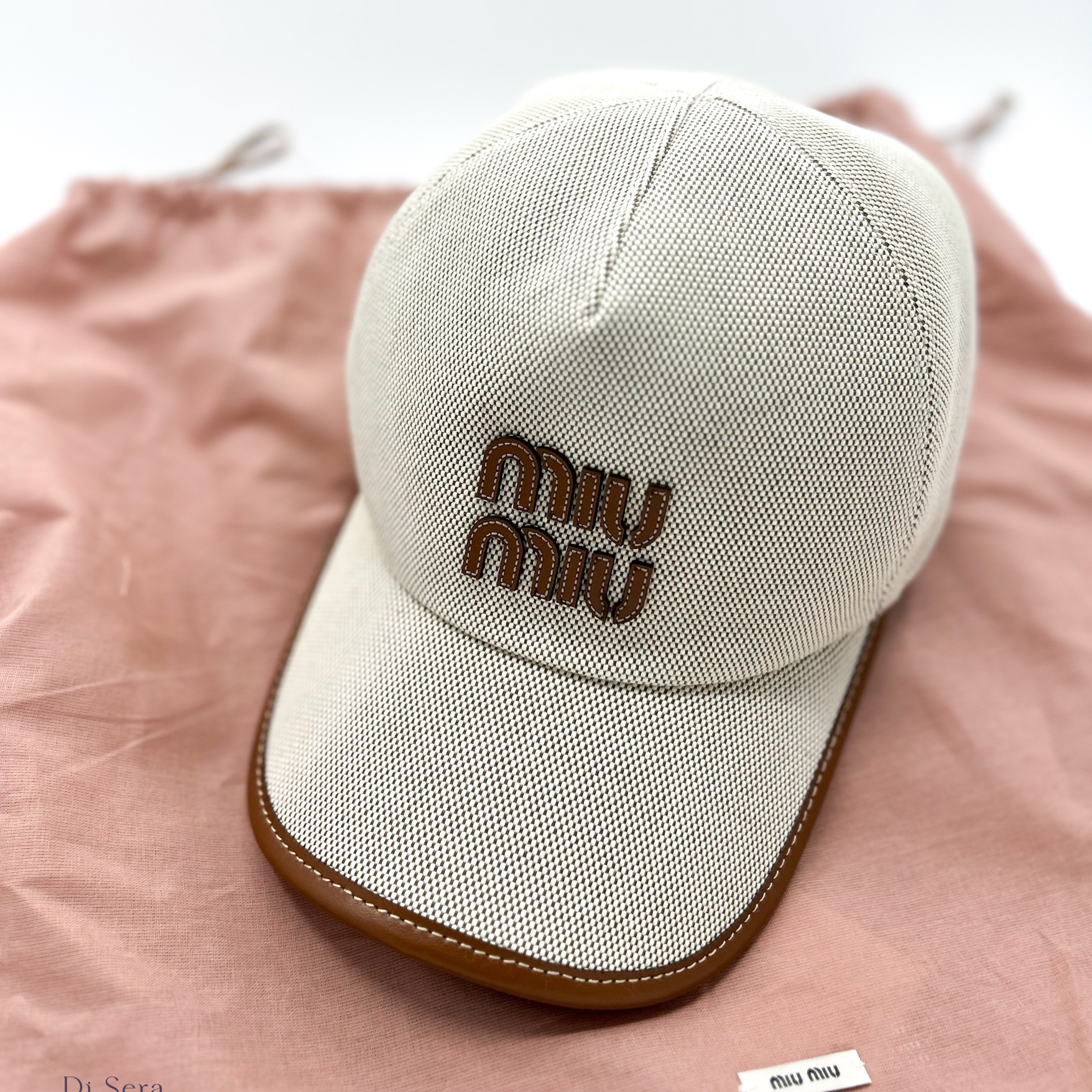 (W) Miu Miu Canvas Baseball Cap Beige Brandy 착용 스타일 - 1