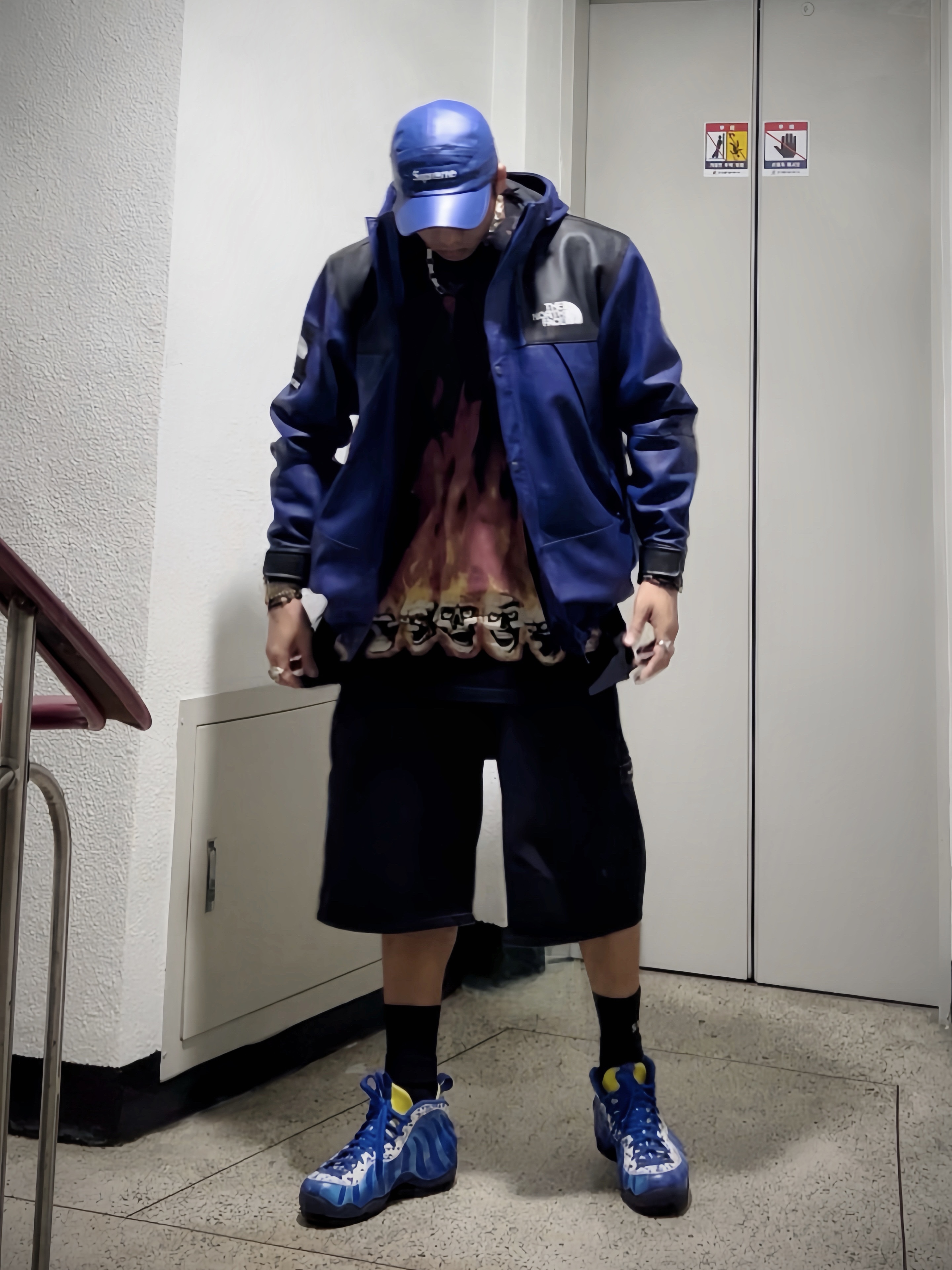 Supreme Leather Camp Cap Royal - 21SS, Supreme x The North Face Leather Mountain Parka Royal - 18FW 착용 스타일 - 1