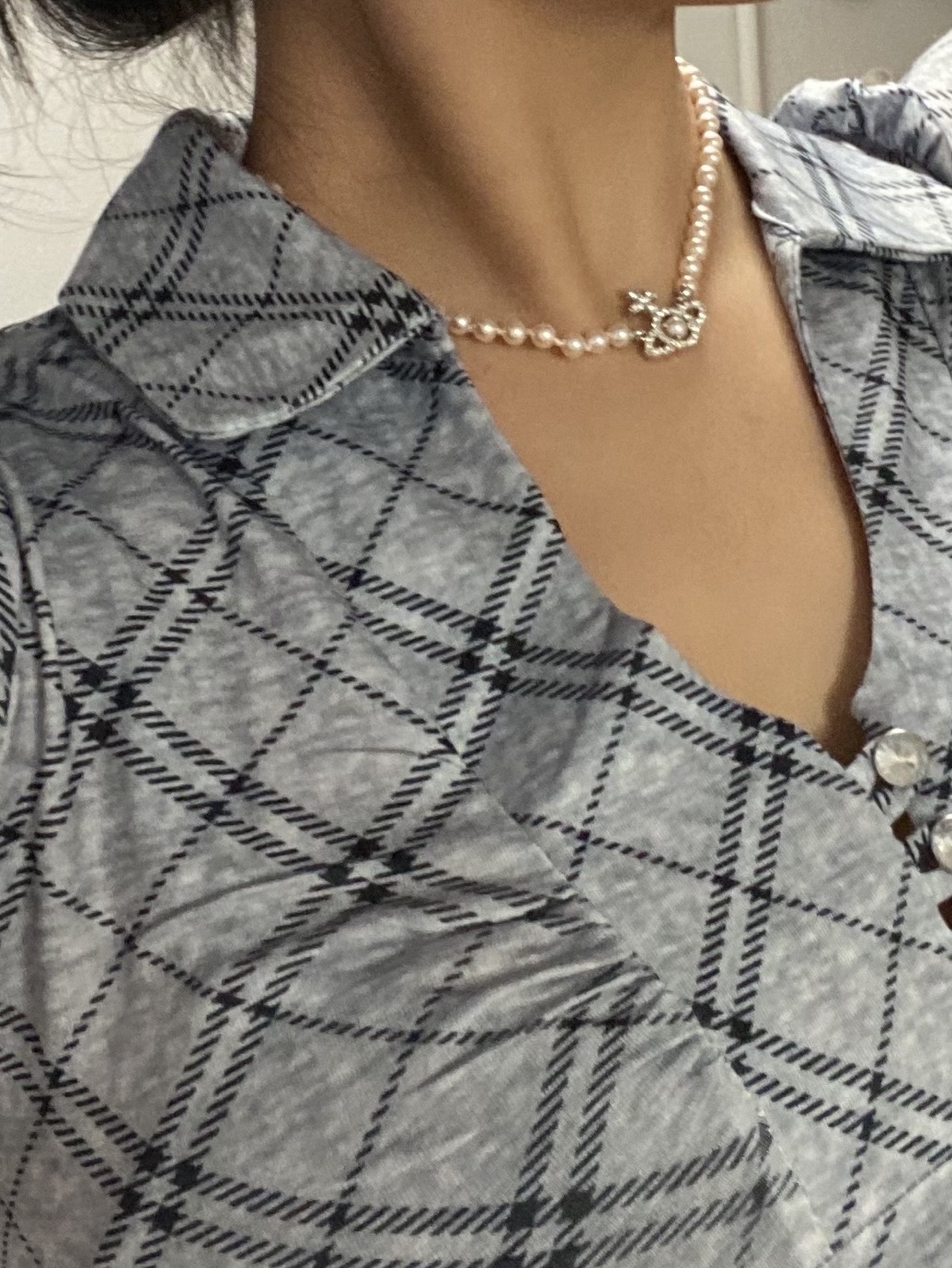 Vivienne Westwood Olympia Pearl Necklace Platinum White 착용 스타일 - 3