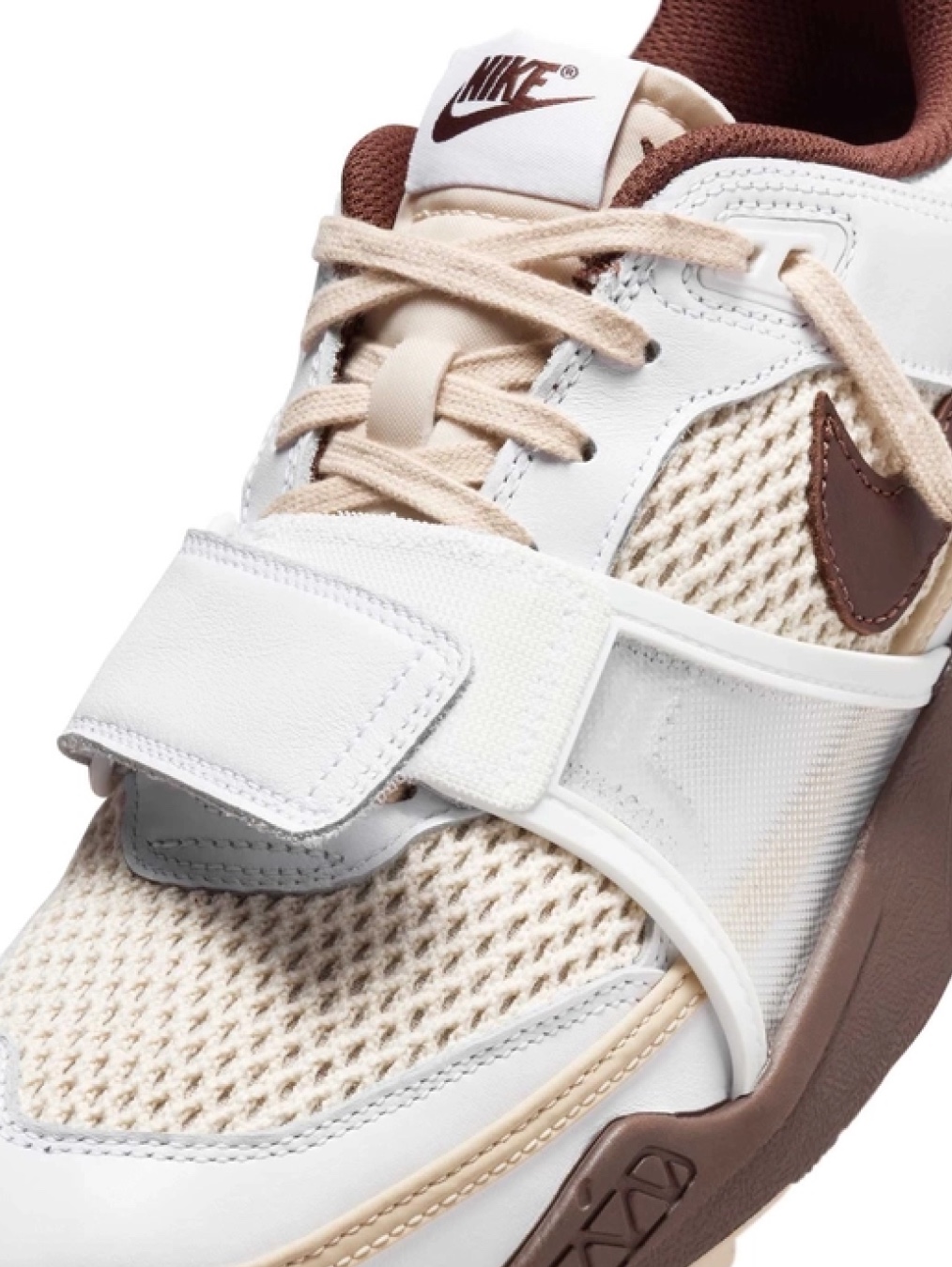 Nike x Travis Scott Zoom Field Jaxx White and Light Chocolate 착용 스타일 - 6