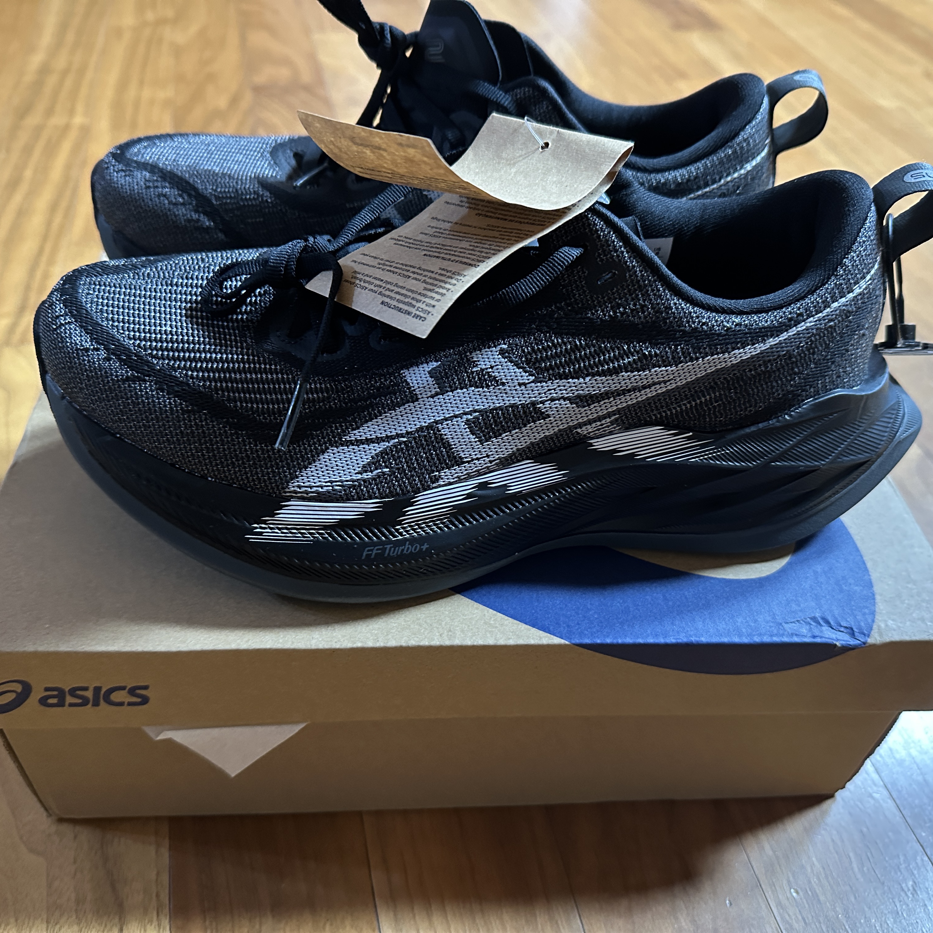 Asics Superblast 2 Black White 착용 스타일