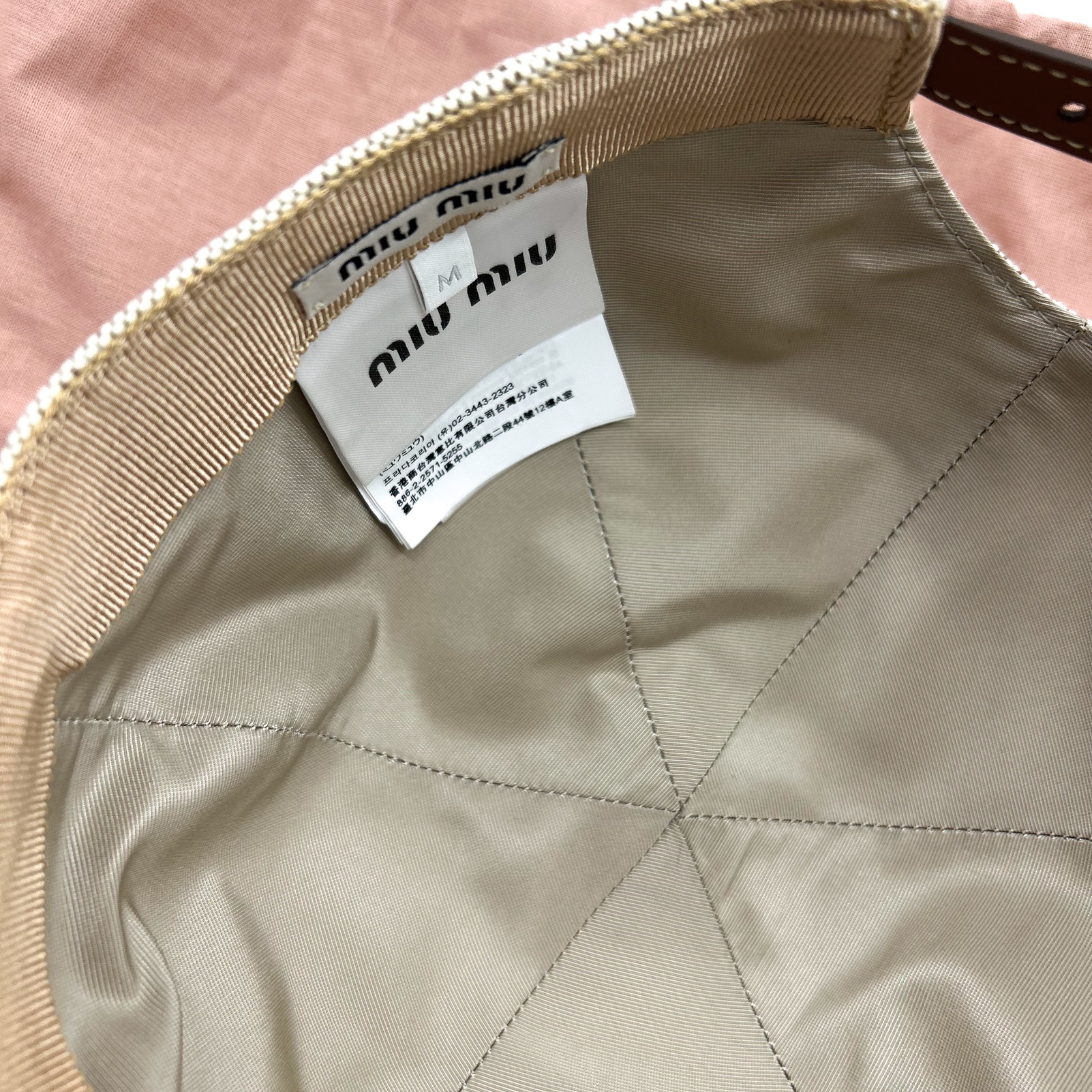 (W) Miu Miu Canvas Baseball Cap Beige Brandy 착용 스타일 - 2