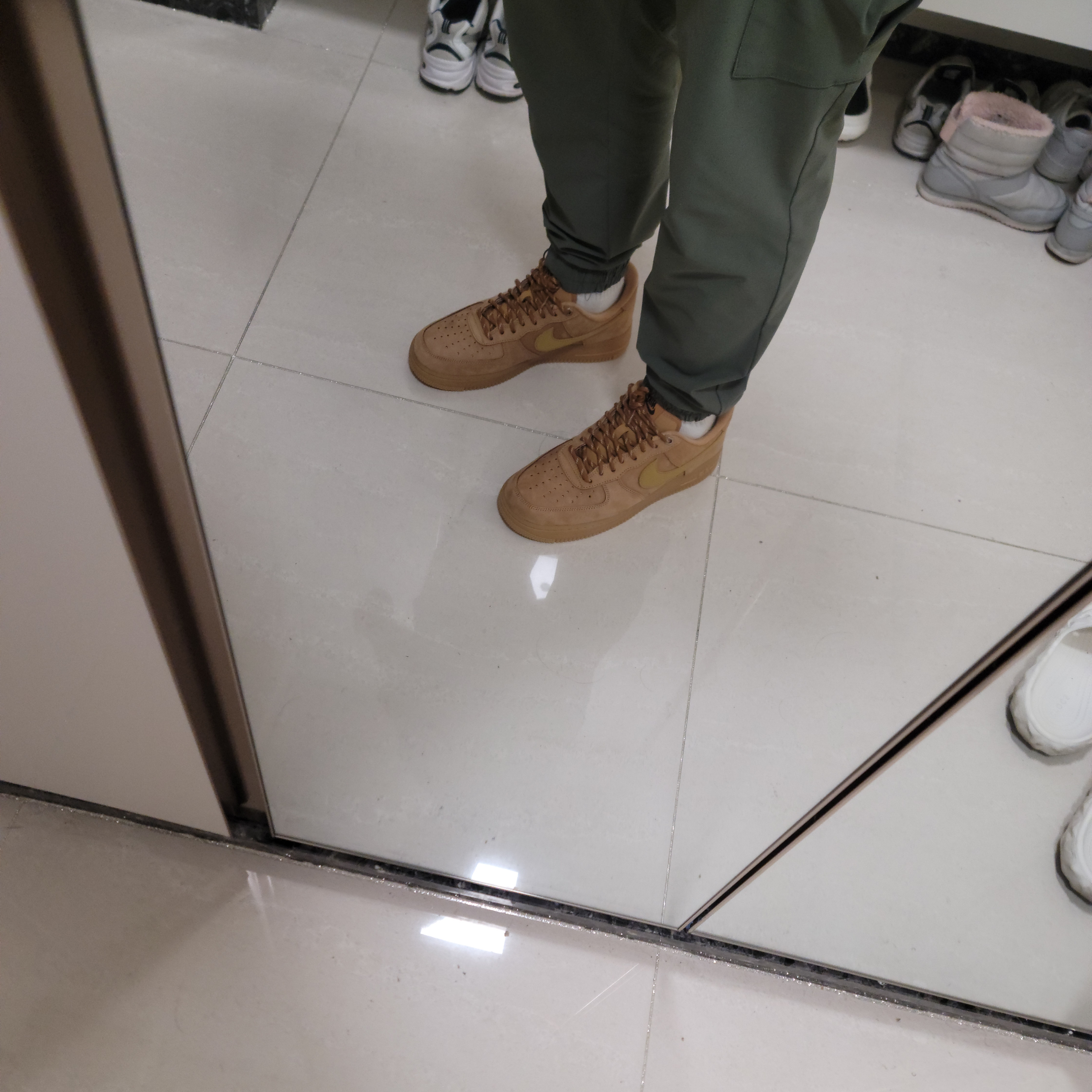 Nike Air Force 1 '07 WB Flax 착용 스타일