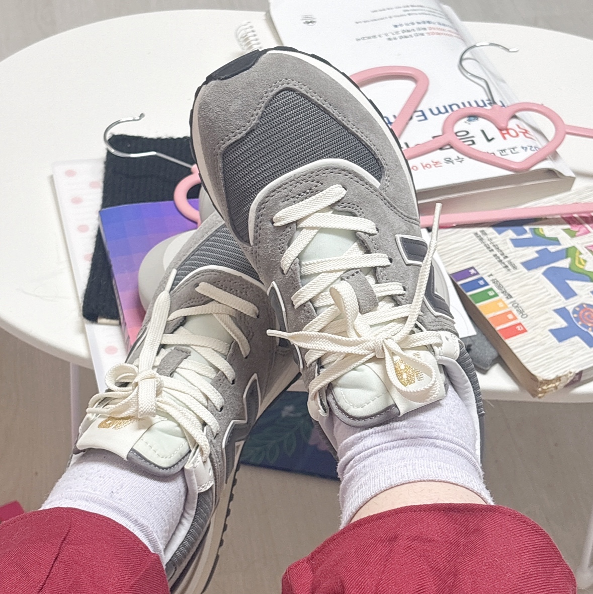 New Balance 574 Legacy Grey 착용 스타일 - 4