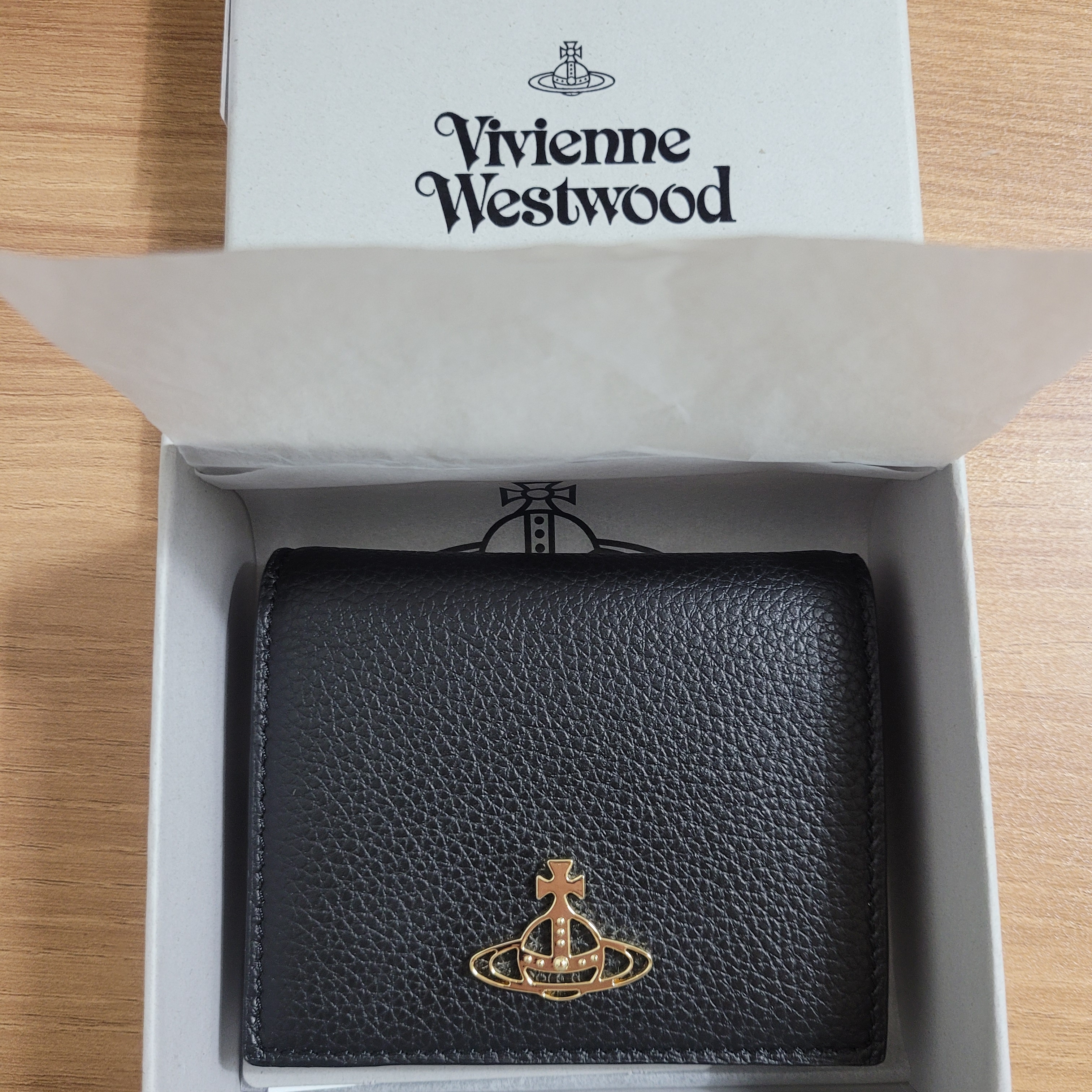 Vivienne Westwood Grain Leather Billfold Black 착용 스타일