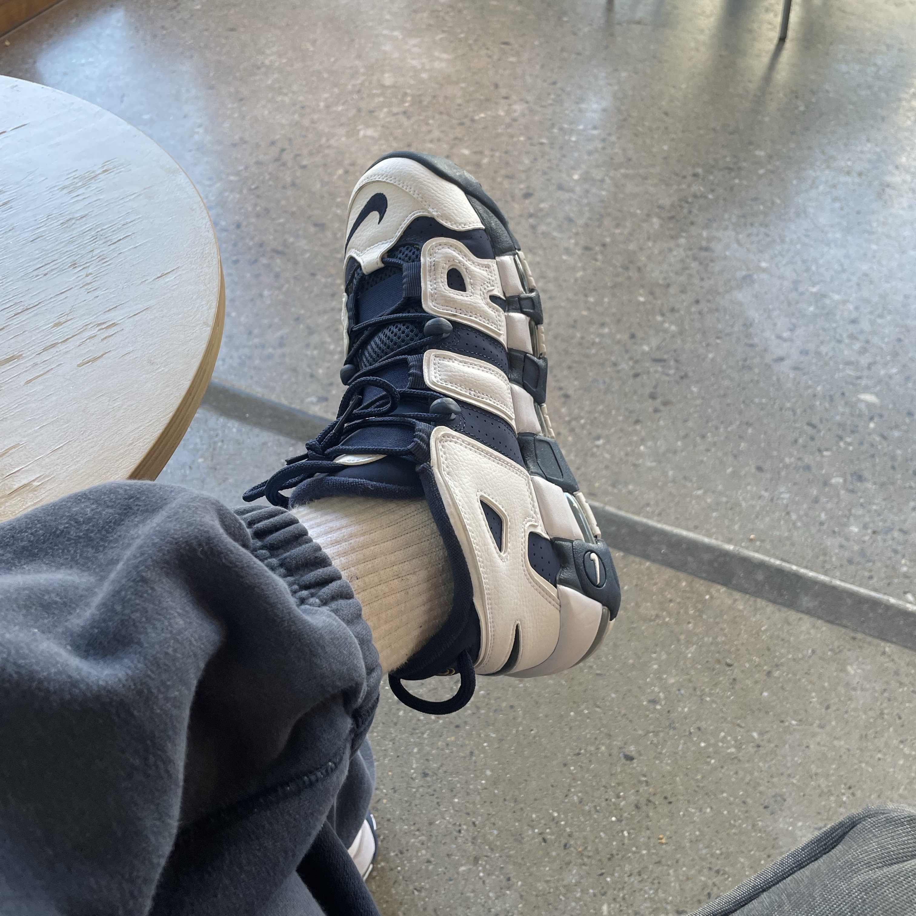 Nike Air More Uptempo 96 White Midnight Navy 착용 스타일 - 1