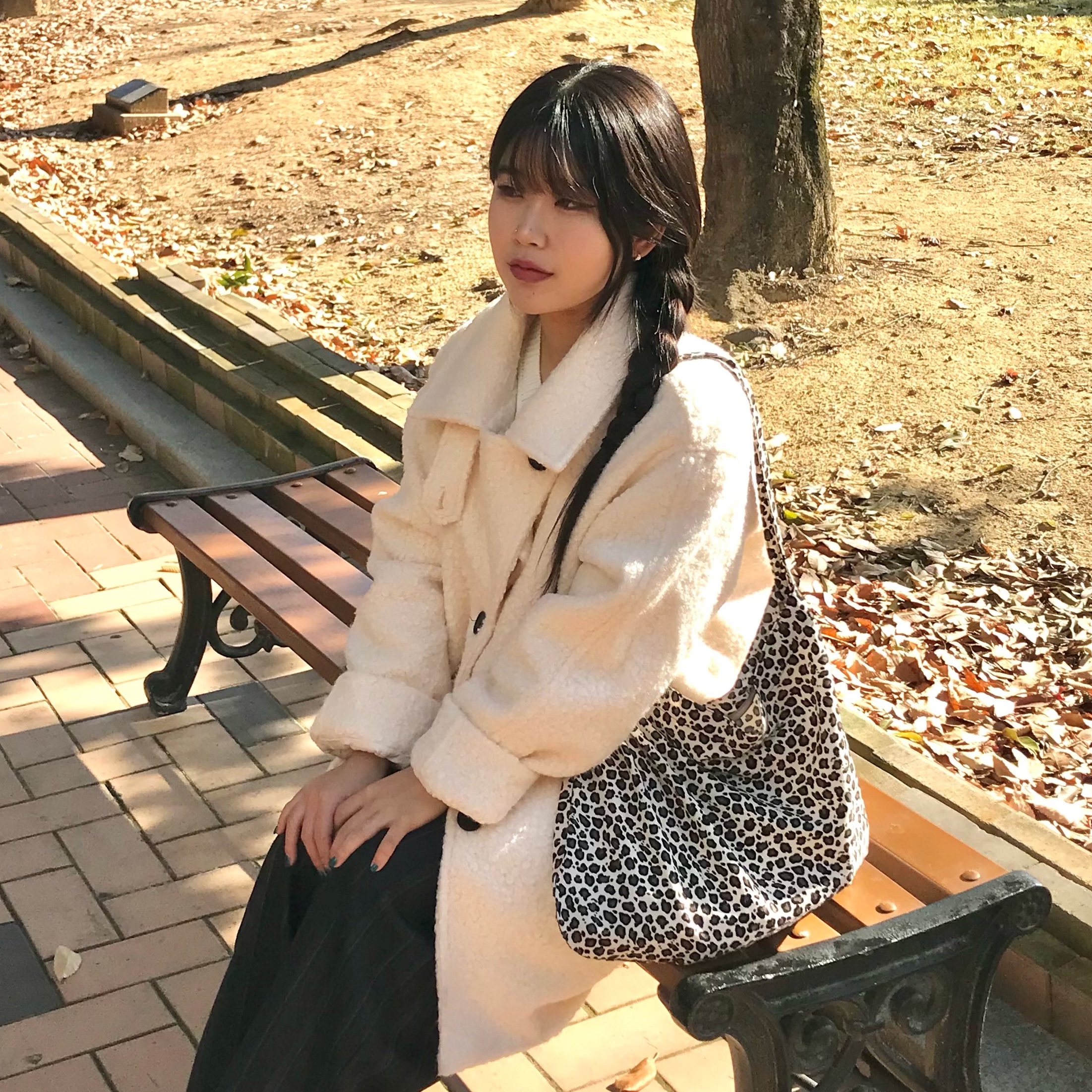 Emis Leopard Corduroy Eco Bag White 착용 스타일 - 1