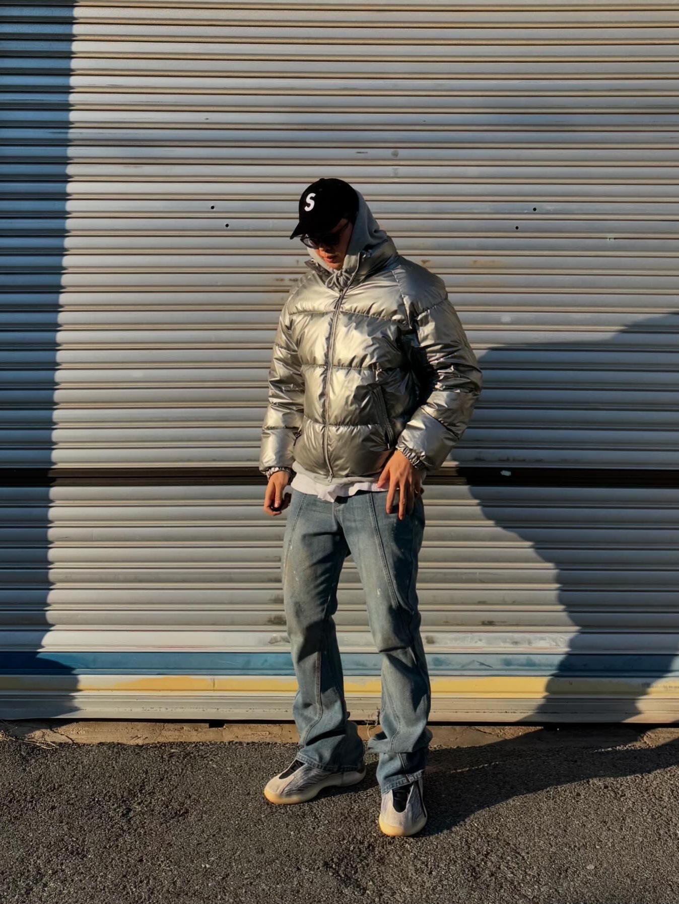 Supreme Corduroy S Logo 6-Panel Black - 24FW, Adidas Yeezy QNTM Lifestyle 착용 스타일 - 2