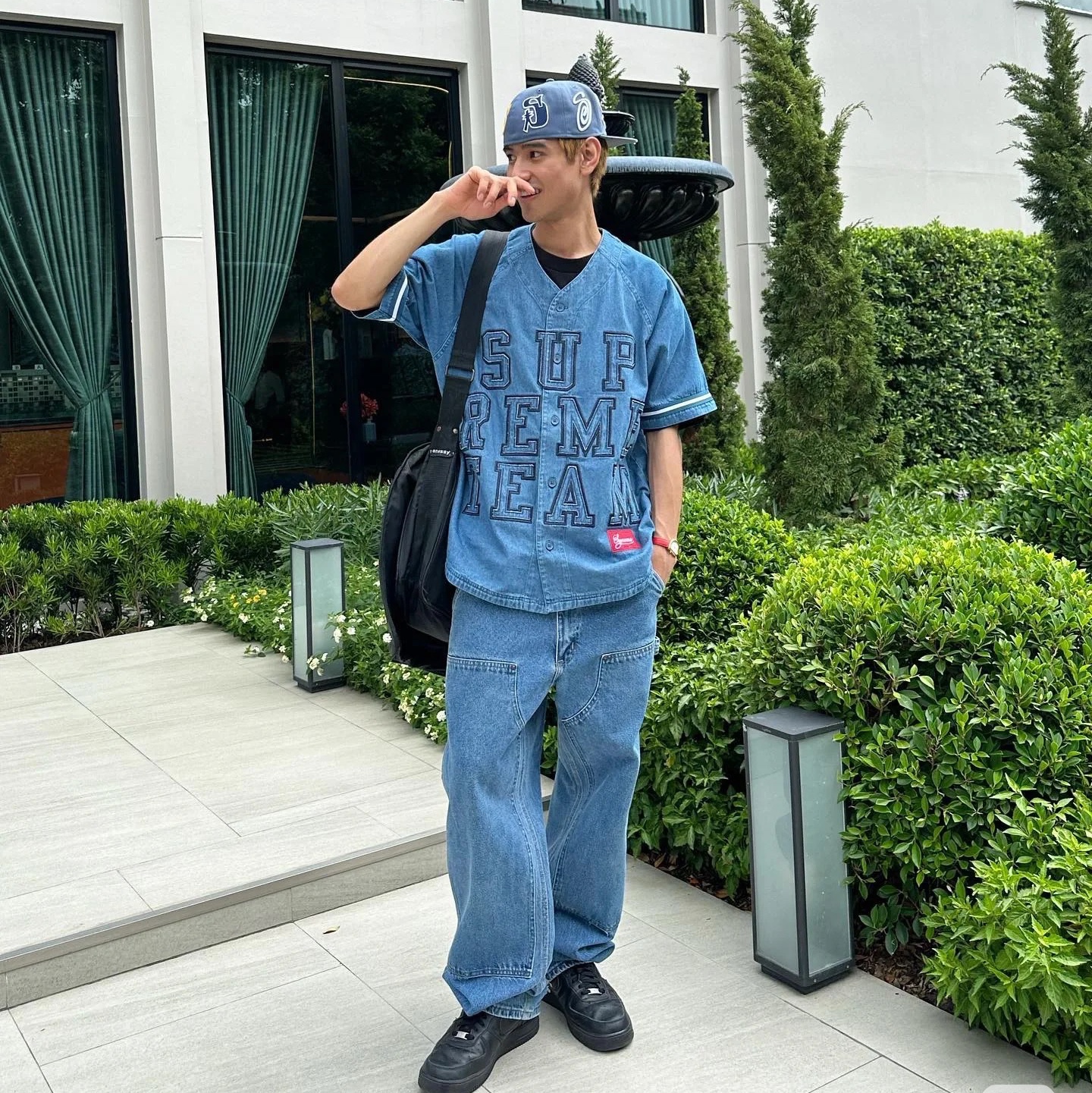 Supreme Denim Baseball Jersey Blue - 22FW 착용 스타일