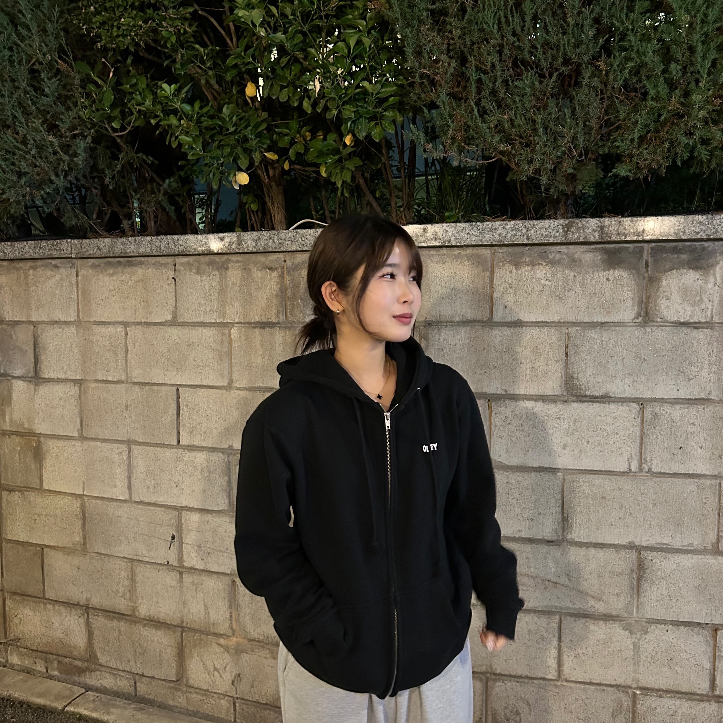 Obey Eyes Icon Hood Black 착용 스타일 - 2