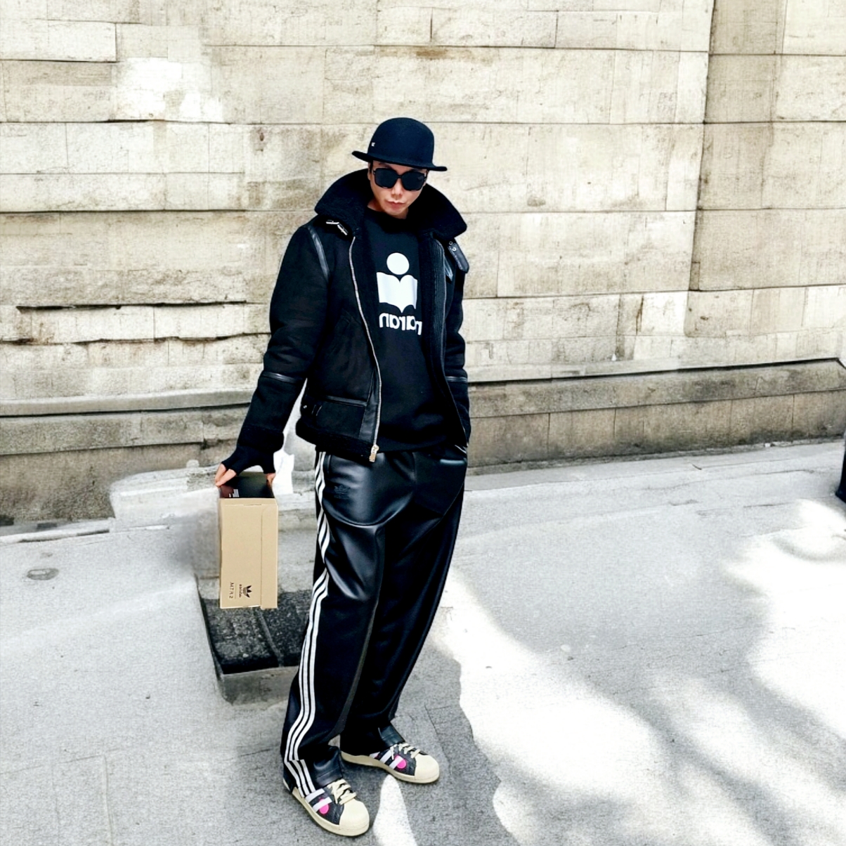 Adidas x Face Superstar 82 Carbon Cloud White, Isabel Marant Mikoy Logo Cotton Sweatshirt Black - 24SS 착용 스타일