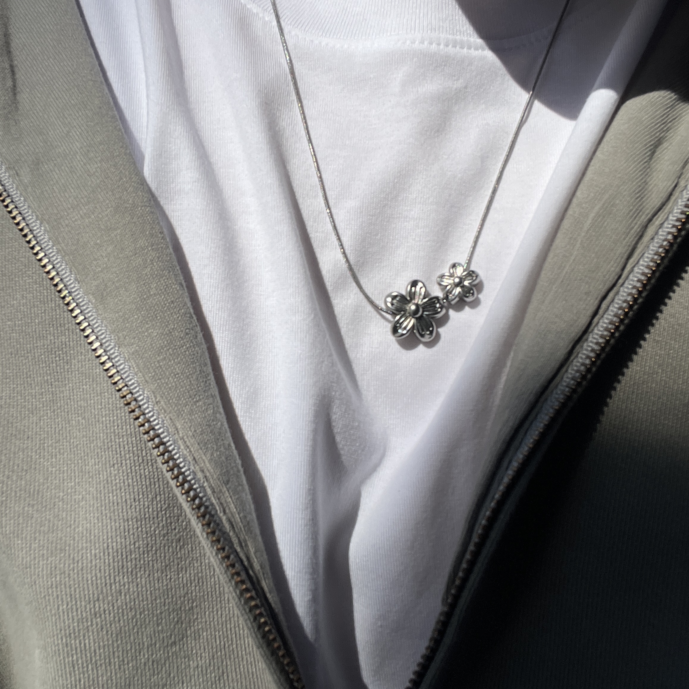 Hono Report Twin Flowers Necklace 착용 스타일
