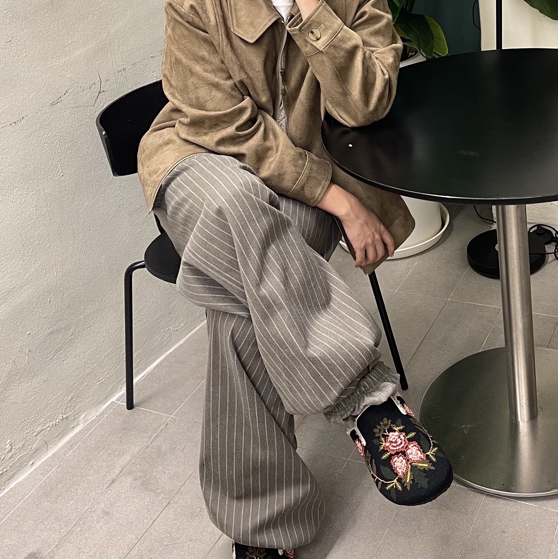 Hono Report Easy Big Pants Oat Stripe 착용 스타일
