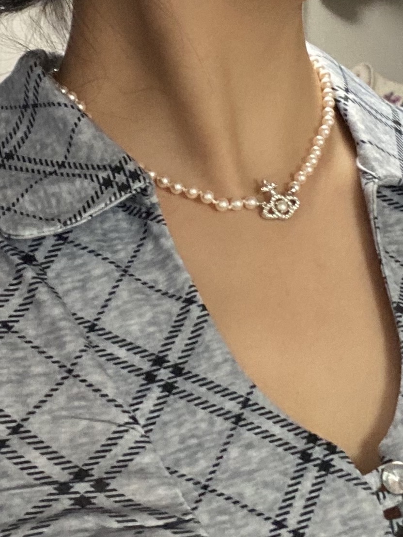 Vivienne Westwood Olympia Pearl Necklace Platinum White 착용 스타일 - 2