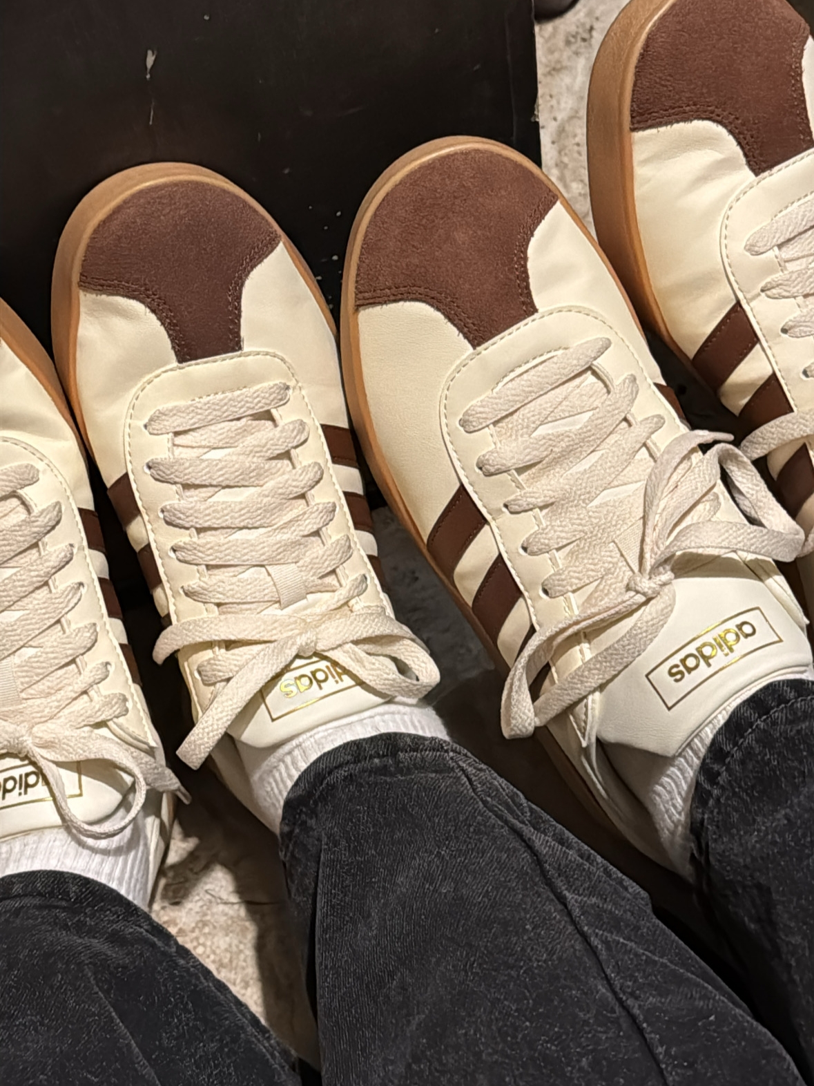 Adidas VL Court 2.0 Cream Brown 착용 스타일 - 2