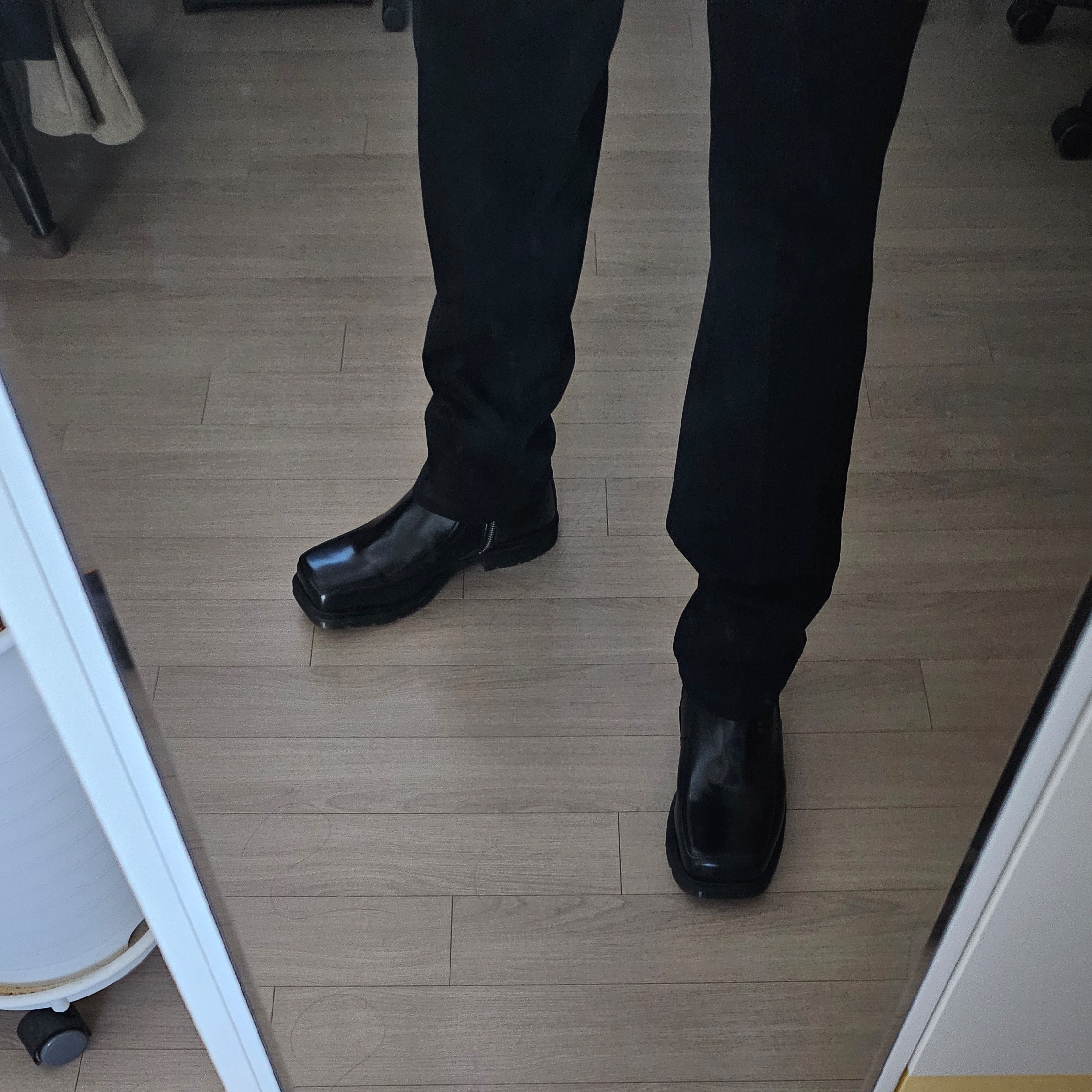 [KREAM 단독] Dr. Martens Durrow Zip Boots Black - 24FW 착용 스타일 - 1