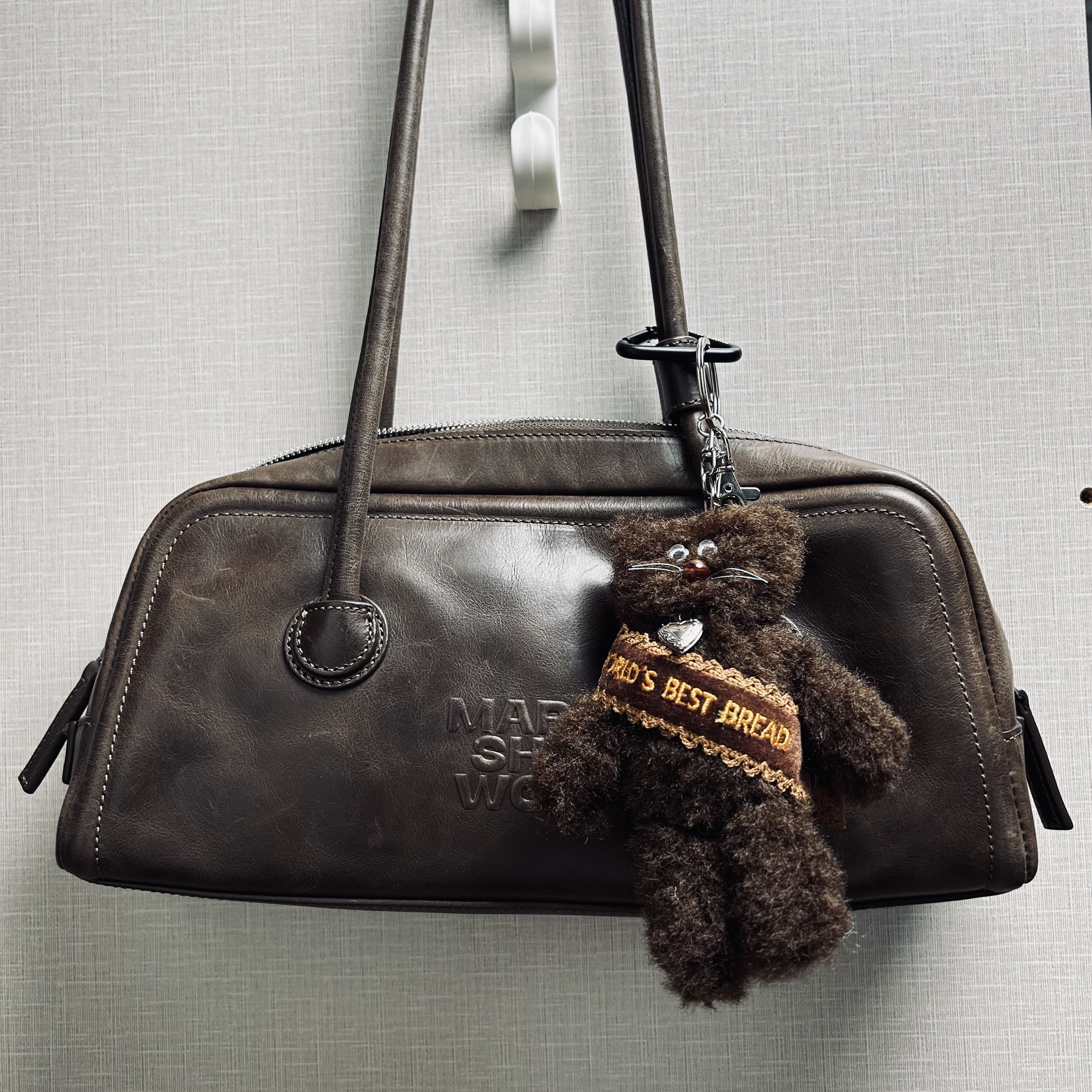 Monamhee x Camel World Best Bread Brown 착용 스타일