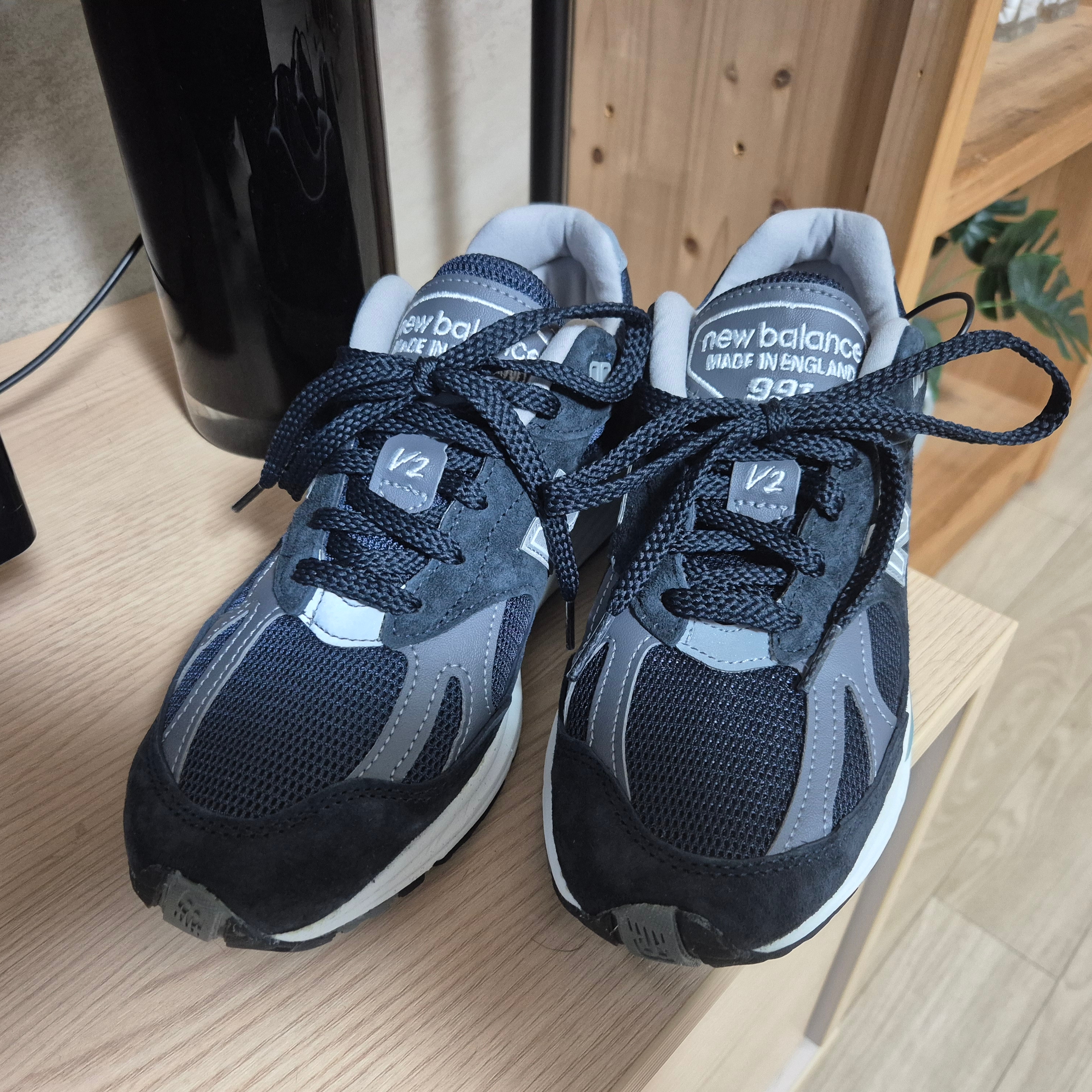 New Balance 991v2 Made in UK Dark Navy Smoked Pearl 착용 스타일 - 4