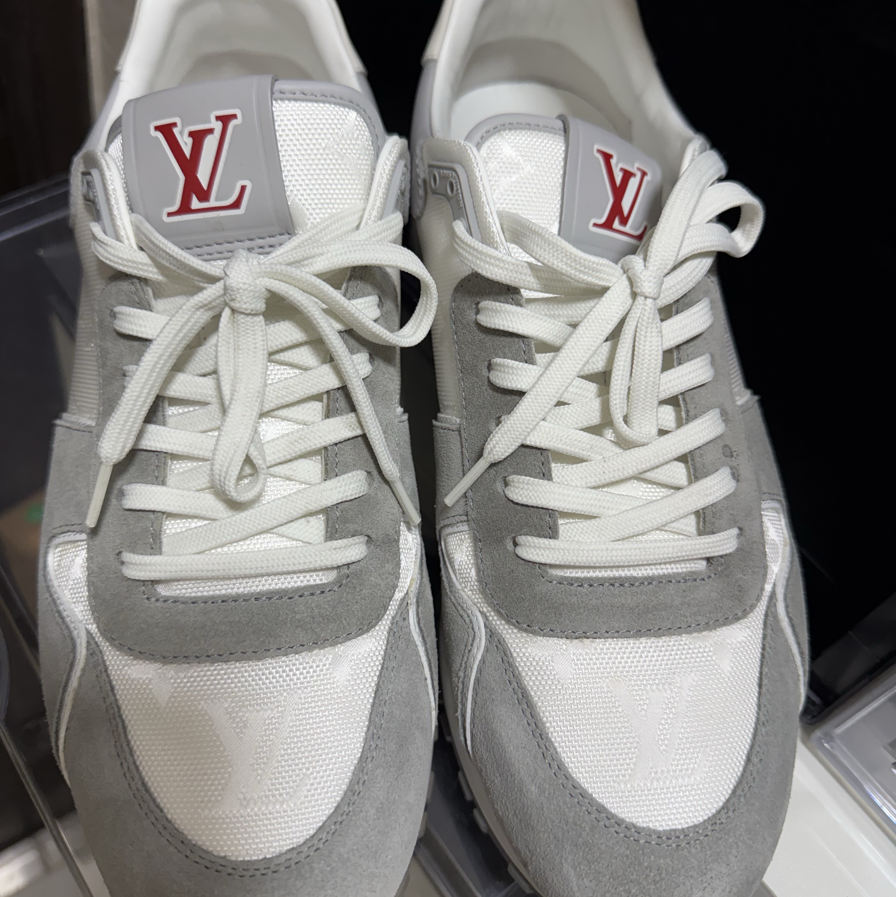 Louis Vuitton Run Away Sneakers White 착용 스타일