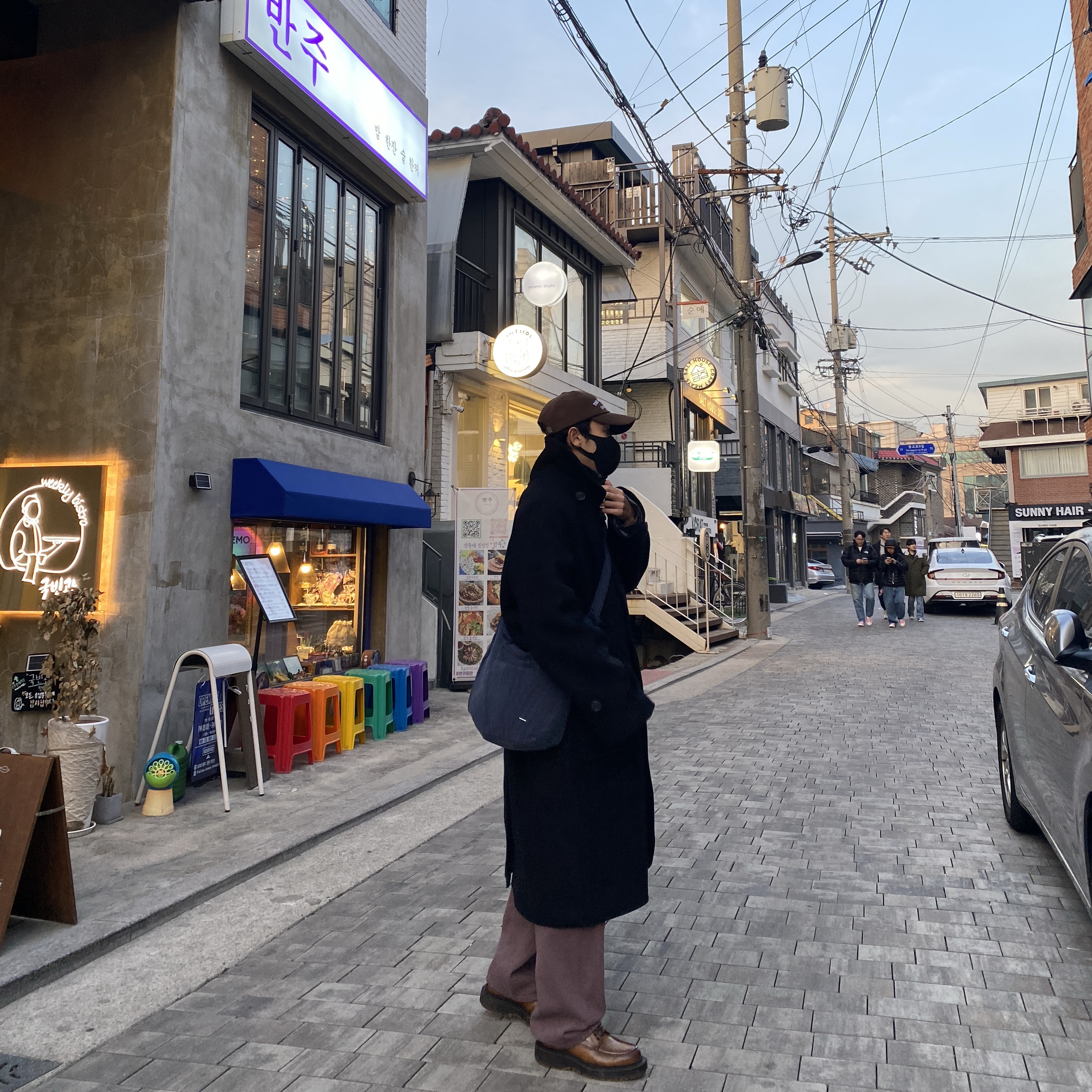 The Museum Visitor Corduroy Ball Cap Brown, Undermycar Legion.02 Balmacaan Oversized Wool Coat Black 착용 스타일 - 4