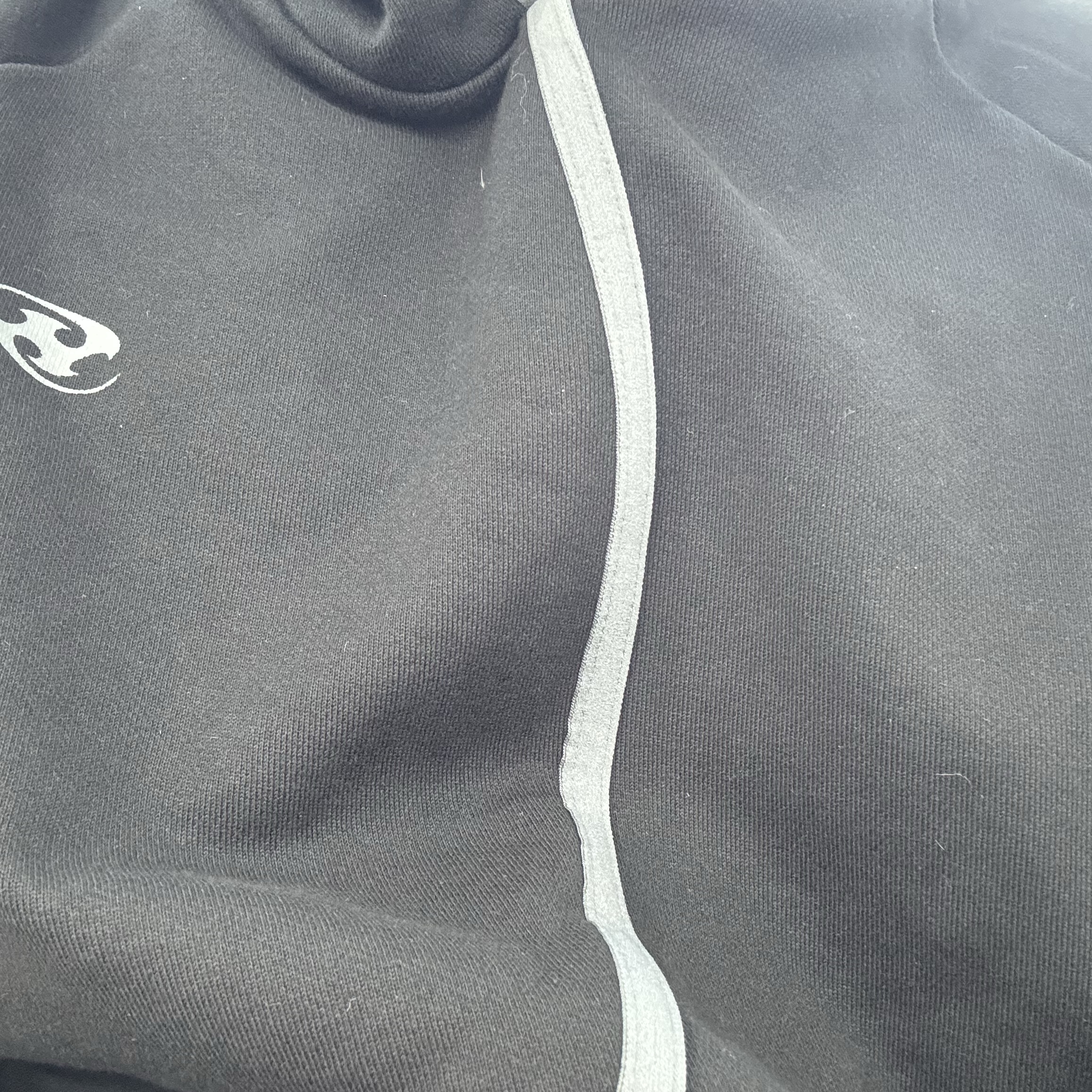 Sansan Gear Taped Hoodie Black 착용 스타일