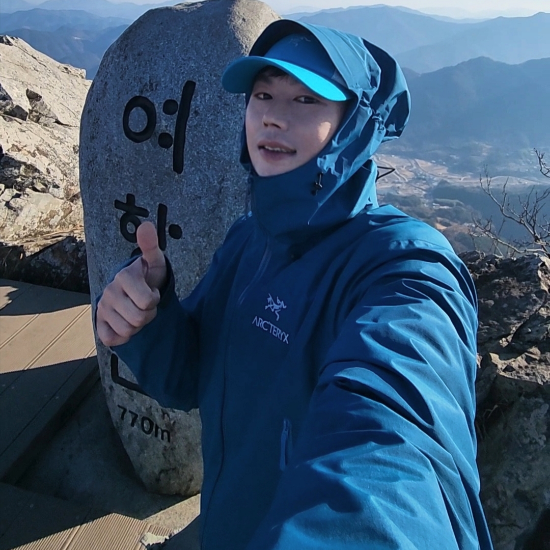 Arc'teryx Beta LT Jacket Timelapse, Oakley Eye Jacket Redux Silver Frame Prizm Black Polarized Lenses High Bridge Fit 착용 스타일 - 3