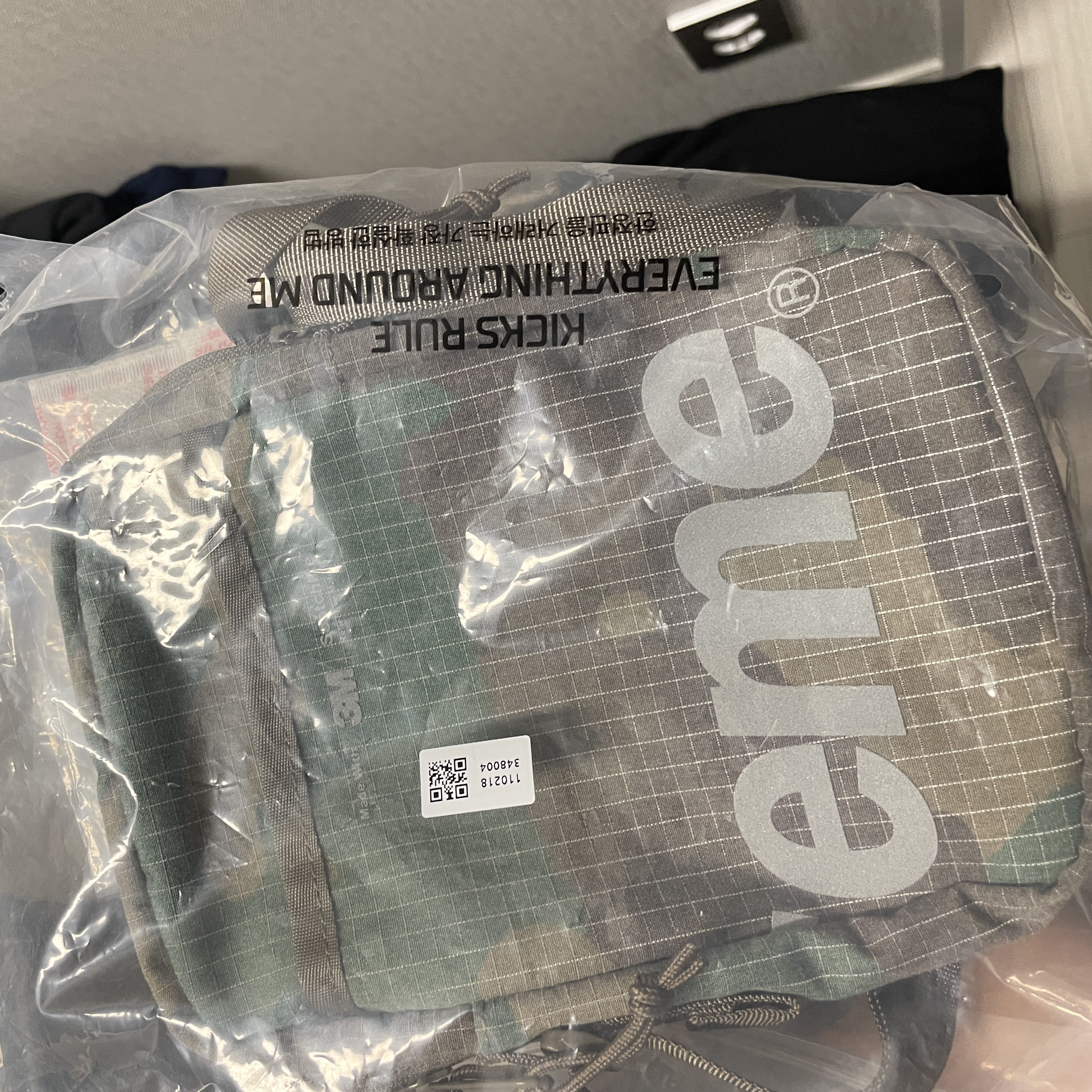 Supreme Shoulder Bag Woodland Camo - 24SS 착용 스타일