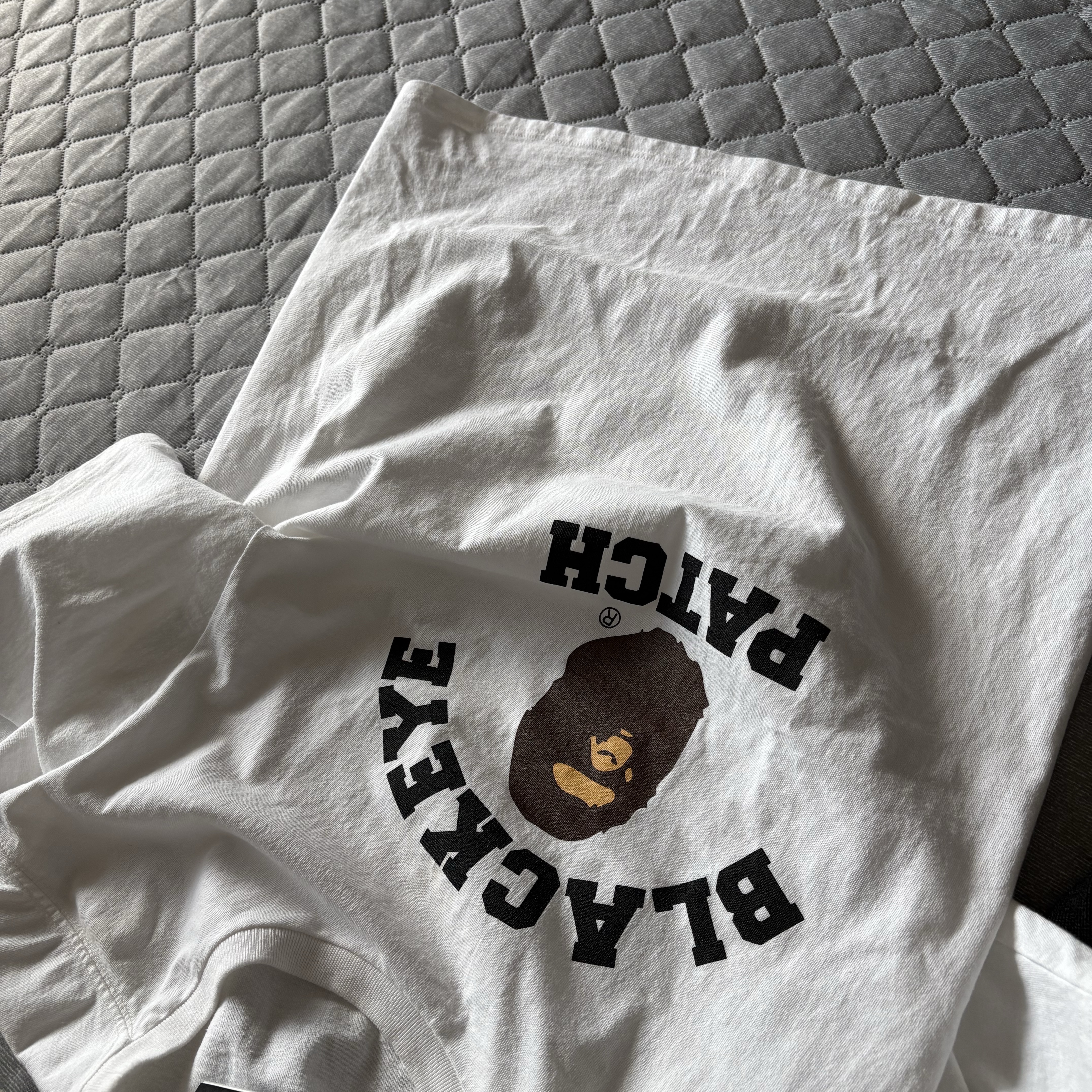 BAPE x Black Eye Patch College T-Shirt White 착용 스타일