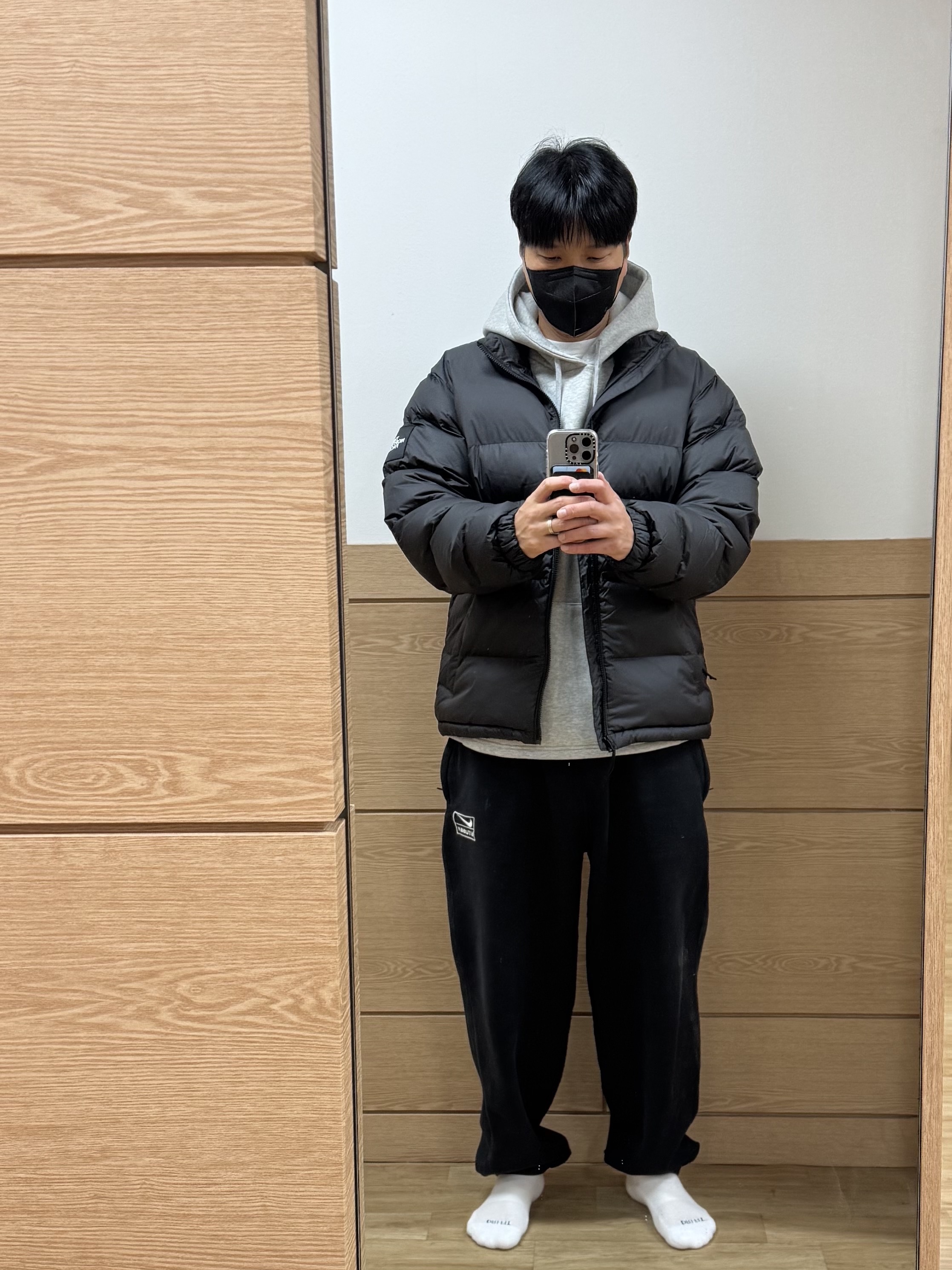 Nike x Stussy NRG Washed Fleece Pants Black (DO5296-010), The North Face 1992 Nuptse Hybrid Down Ball EX Jacket Black 착용 스타일