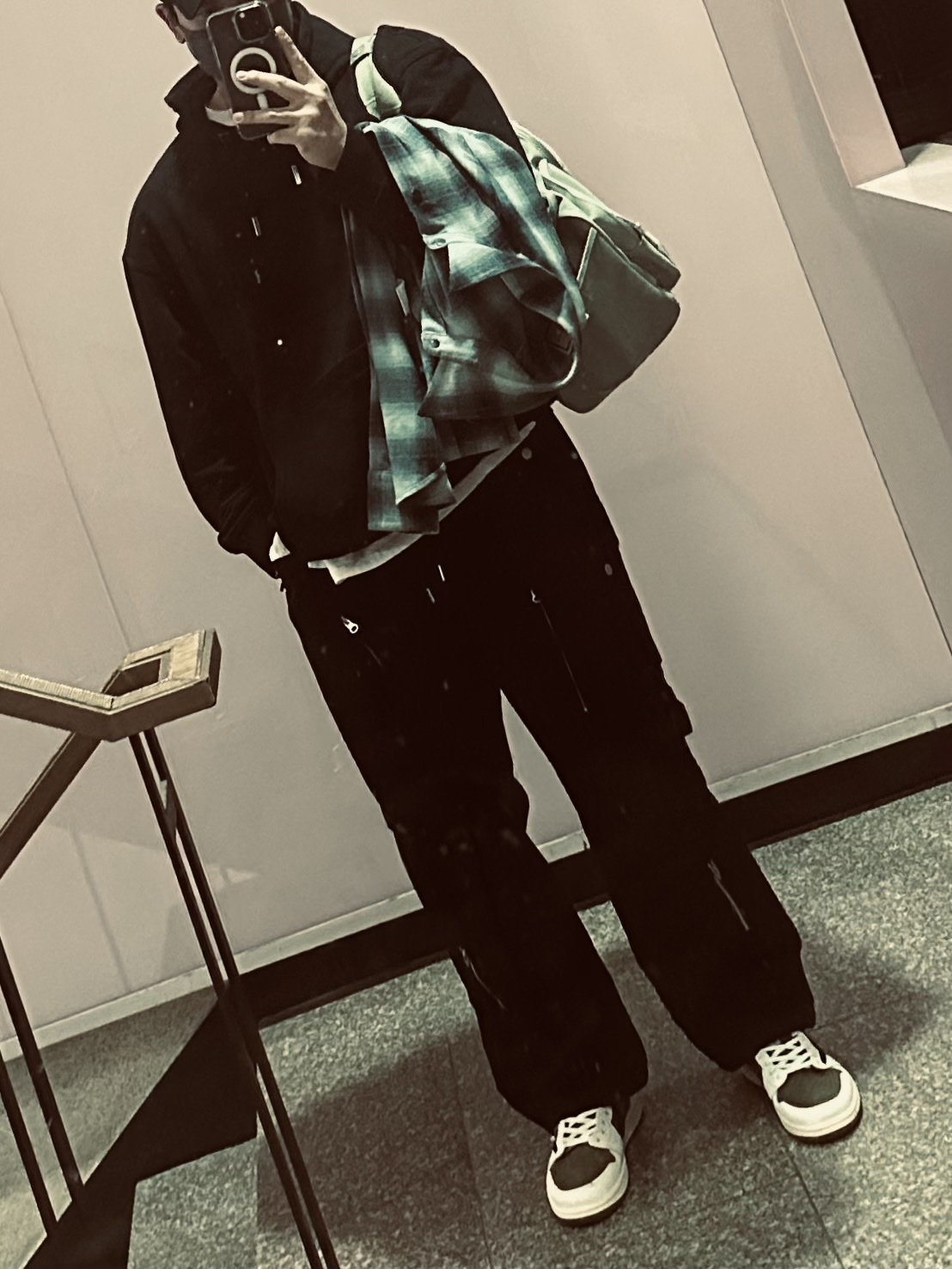 Flavorism Ripstop Parachute Cargo Pants Black, Jordan 1 x Travis Scott Retro Low OG SP Reverse Olive 착용 스타일