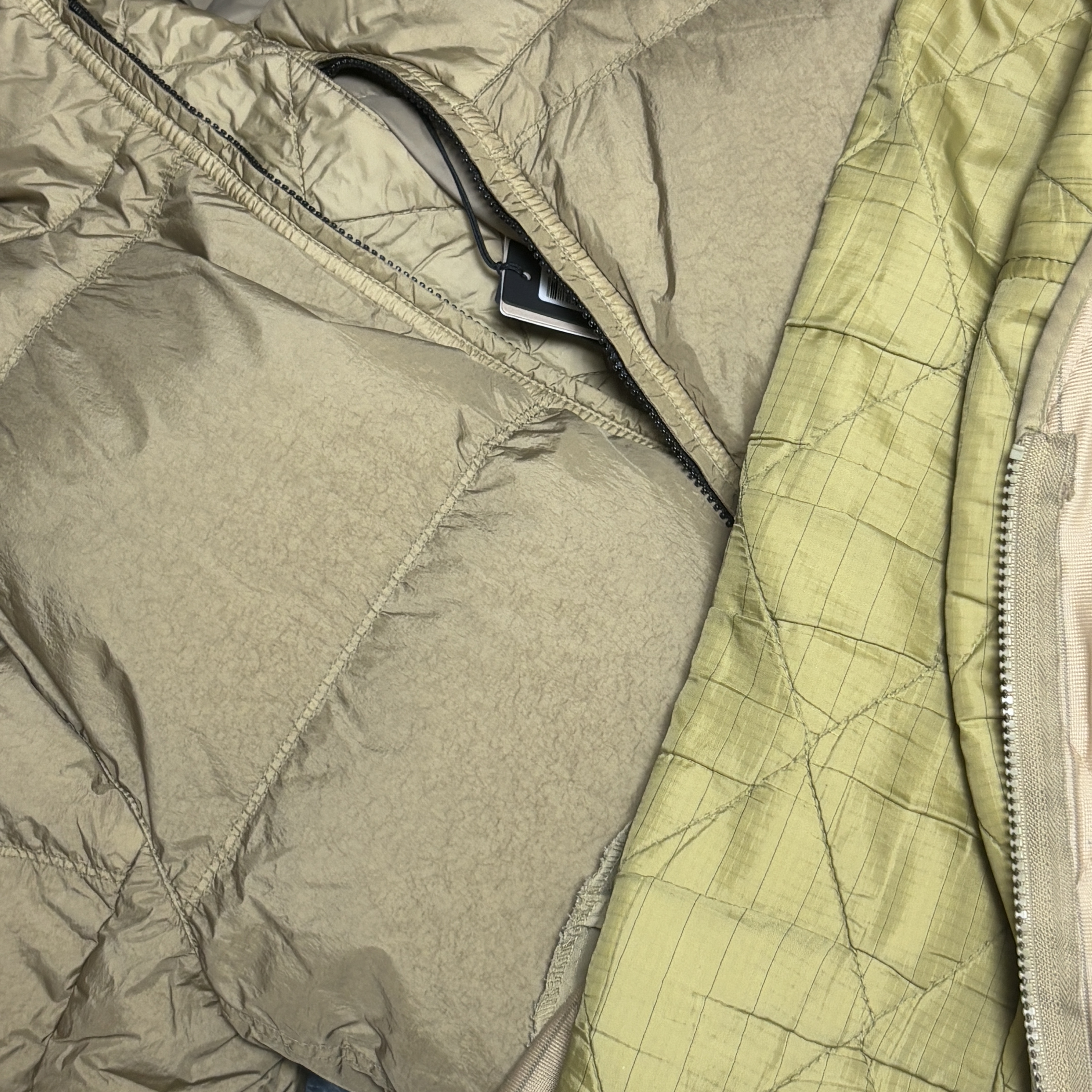 Stone Island 40723 Crinkle Reps Hooded Down Jacket Biscuit - 24FW 착용 스타일 - 2