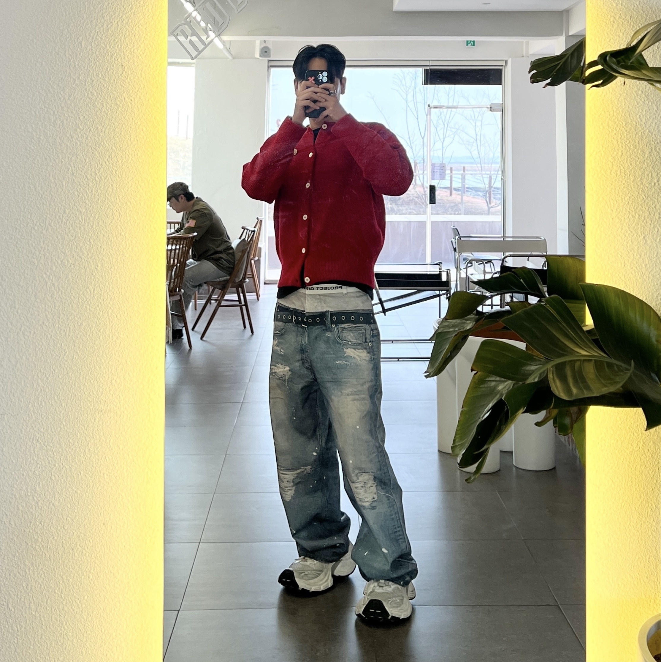 Project G/R Trompe-L’Oeil Denim Printed Pants Blue, Balenciaga 10XL Sneakers White Grey Silver Black 착용 스타일