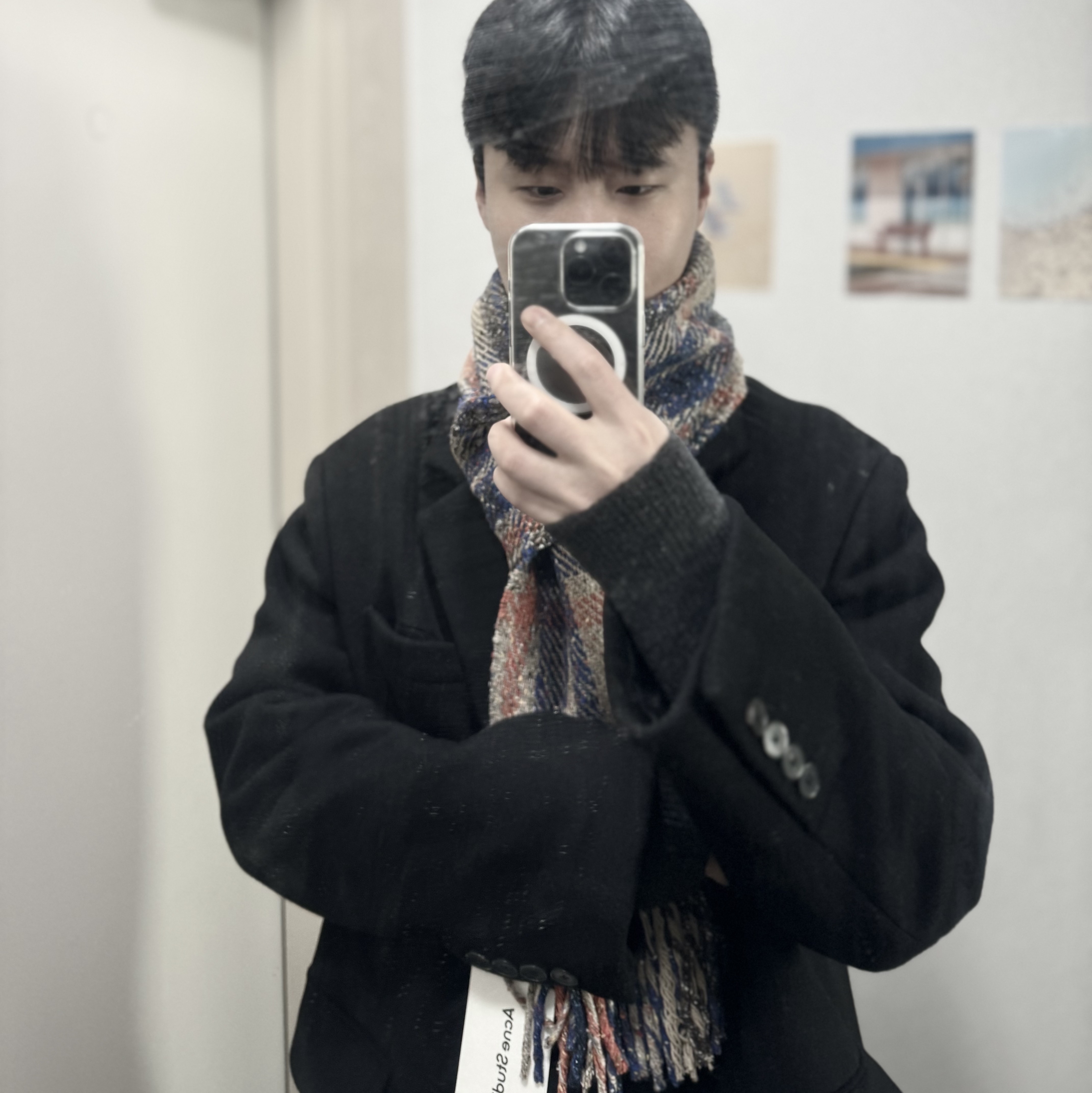 Acne Studios Plaid Fringe Muffler Beige Blue 착용 스타일