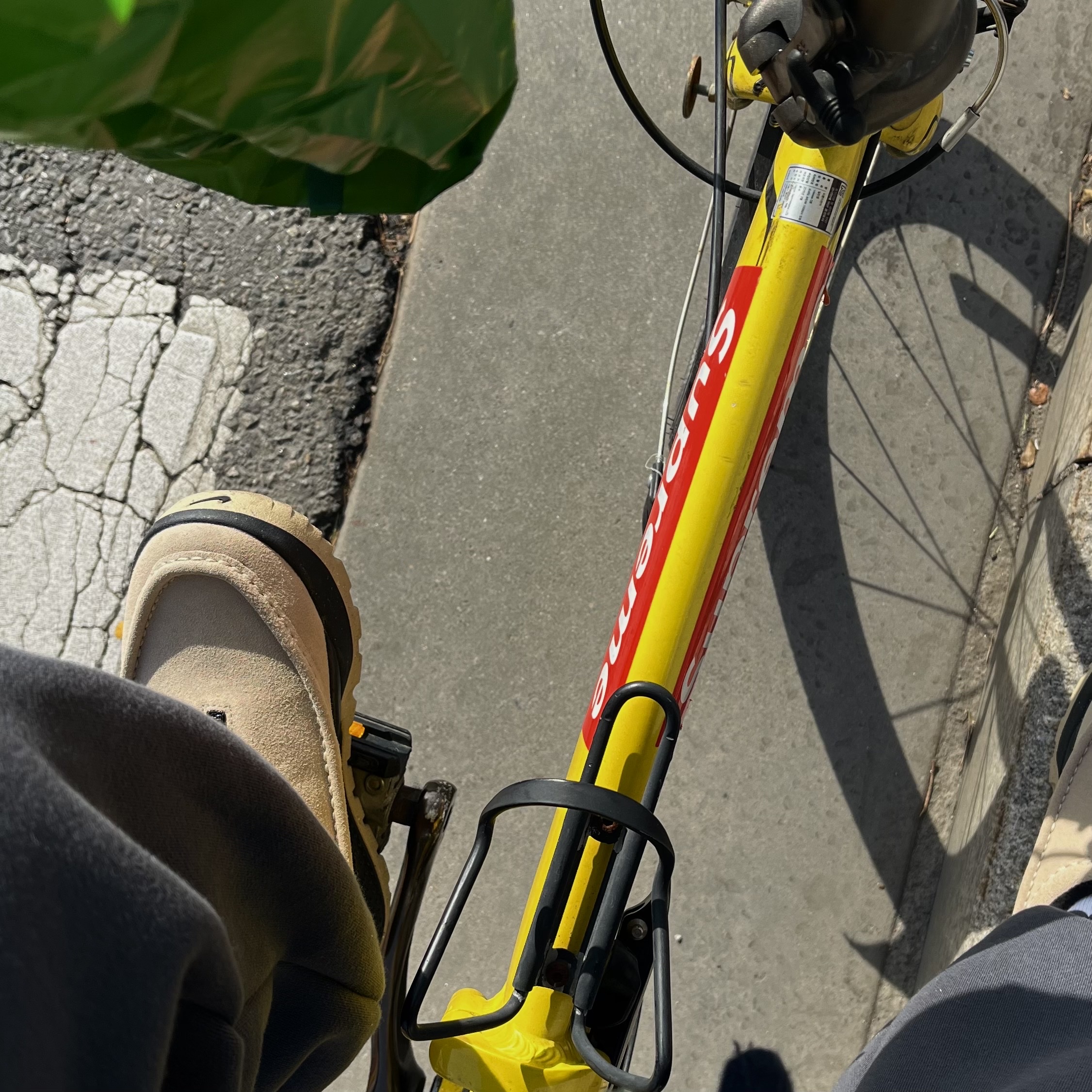 Nike ACG Izy Khaki and Black 착용 스타일