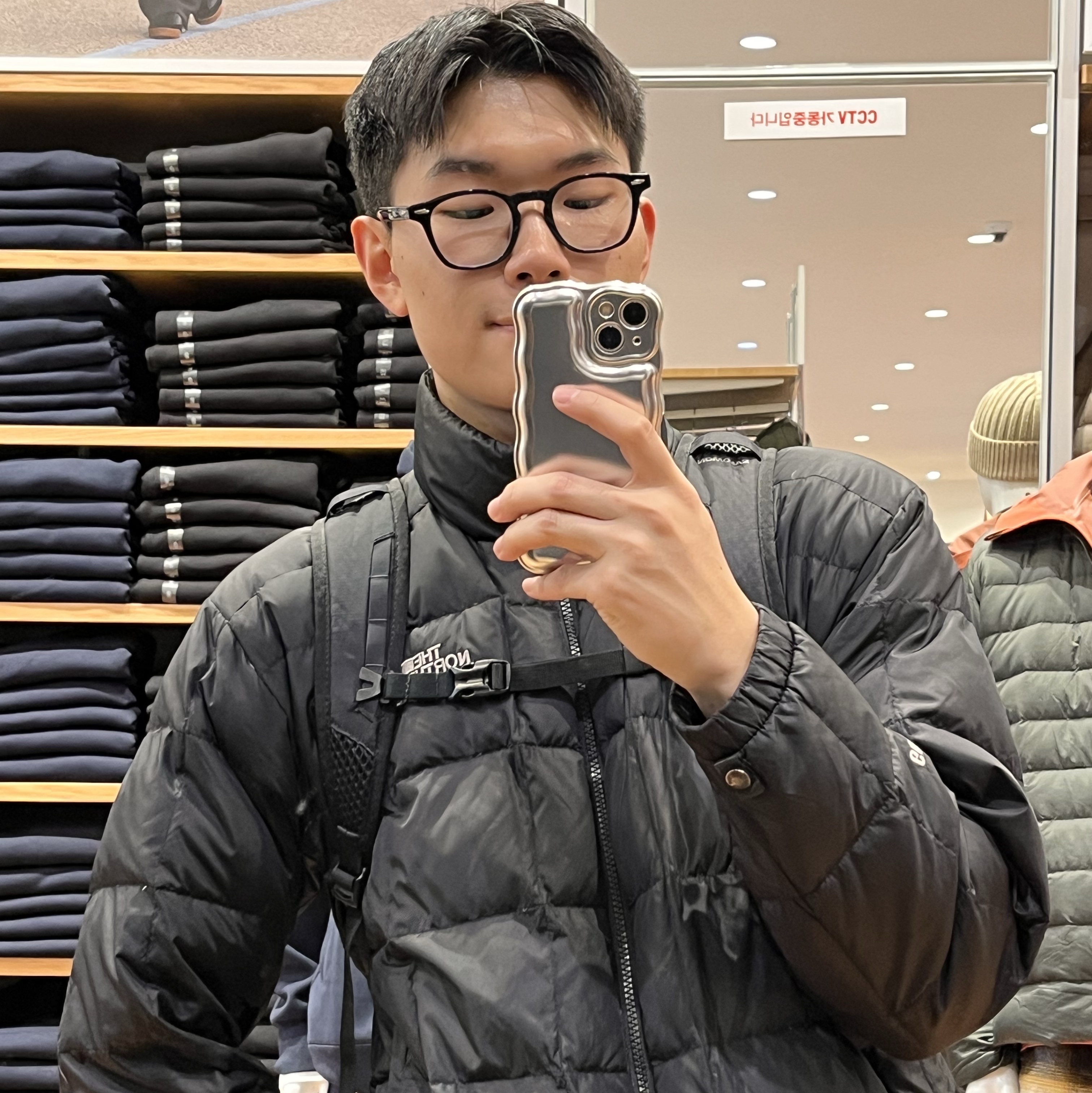 Uniqlo U Utility Shirts Purple - KR, Uniqlo UT x CPFM x SpongeBob Sweat Pull Parka A Gray - KR 착용 스타일 - 9