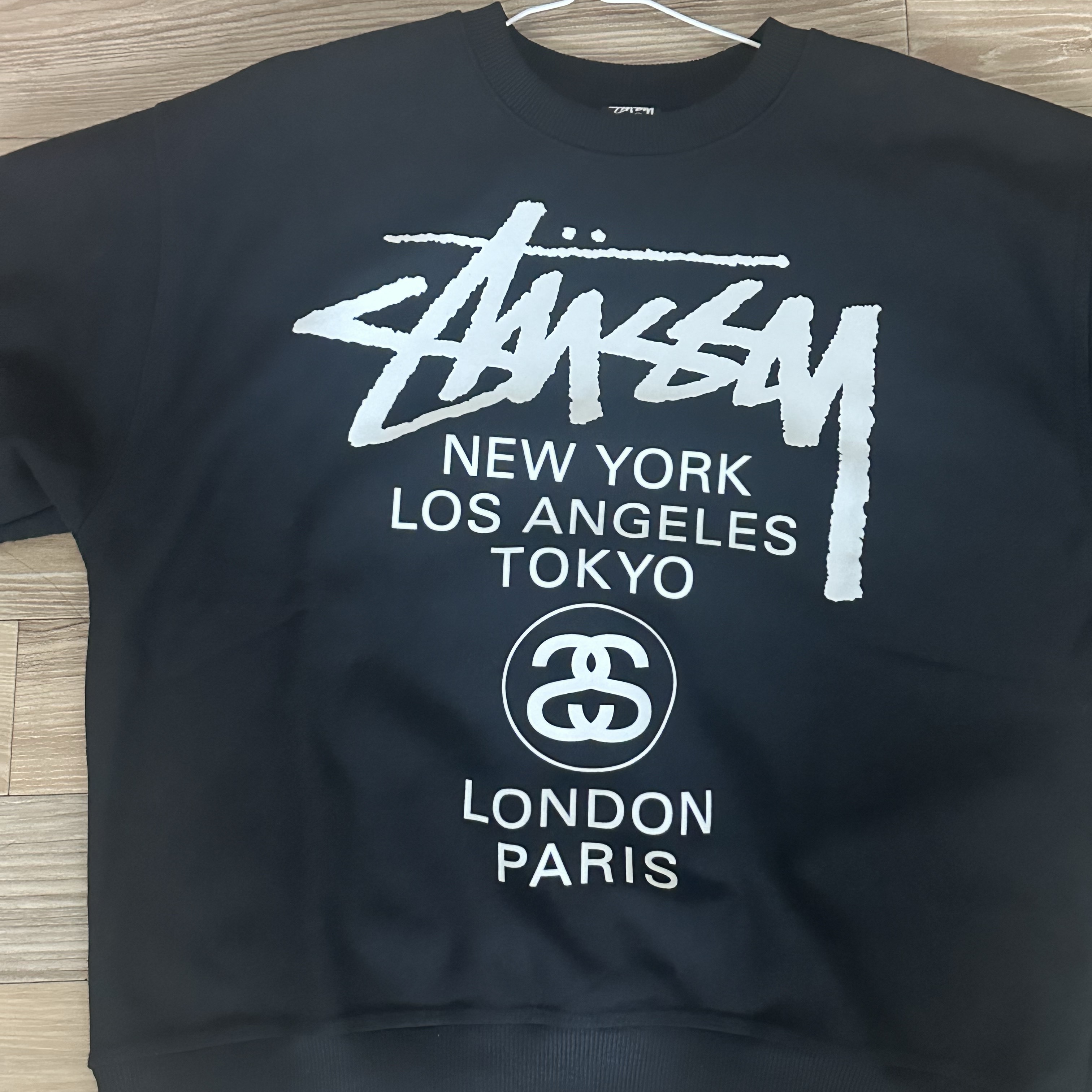 Stussy World Tour Crew Black 2023 착용 스타일