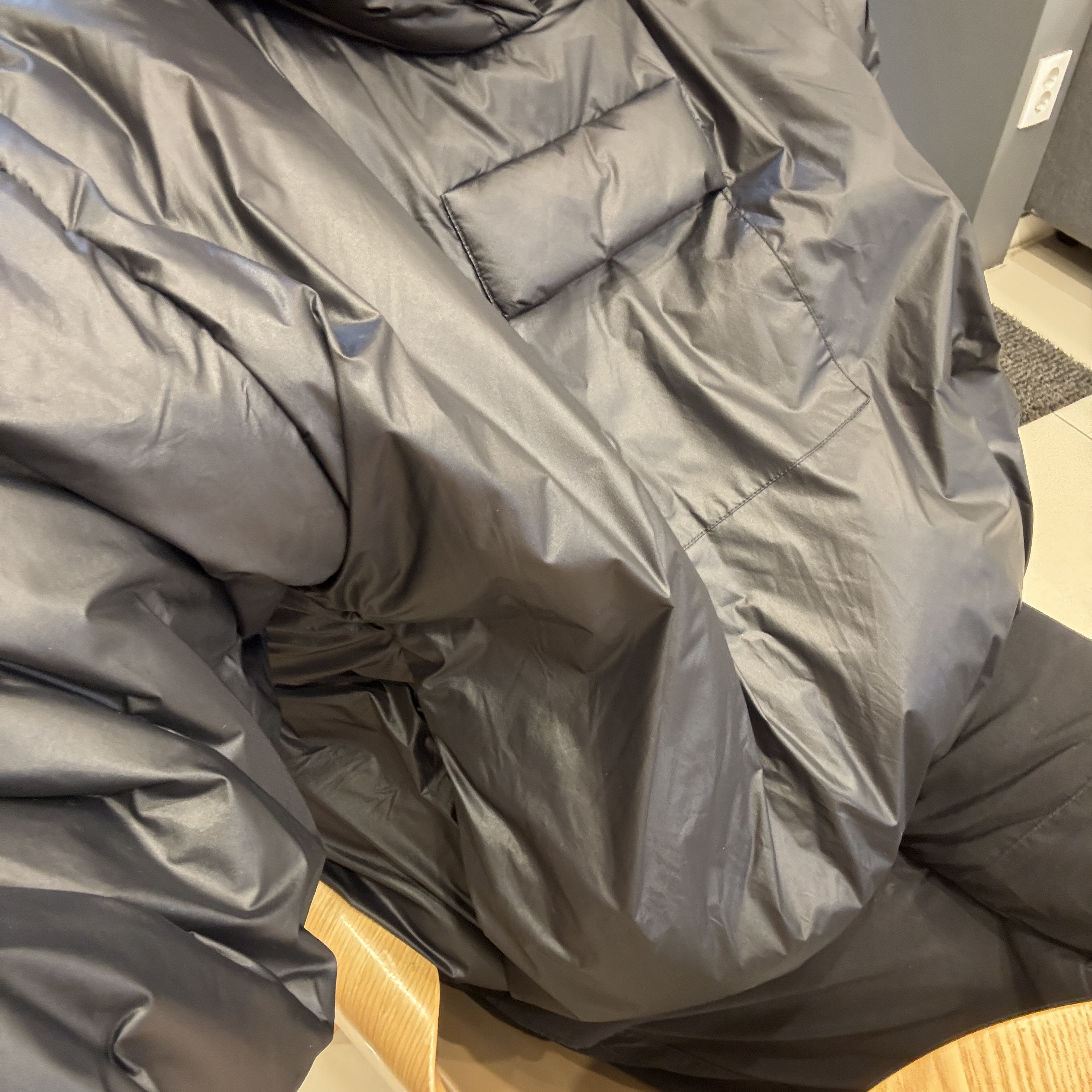 Yeezy Gap Engineered By Balenciaga Puffer Parka Black 착용 스타일 - 2