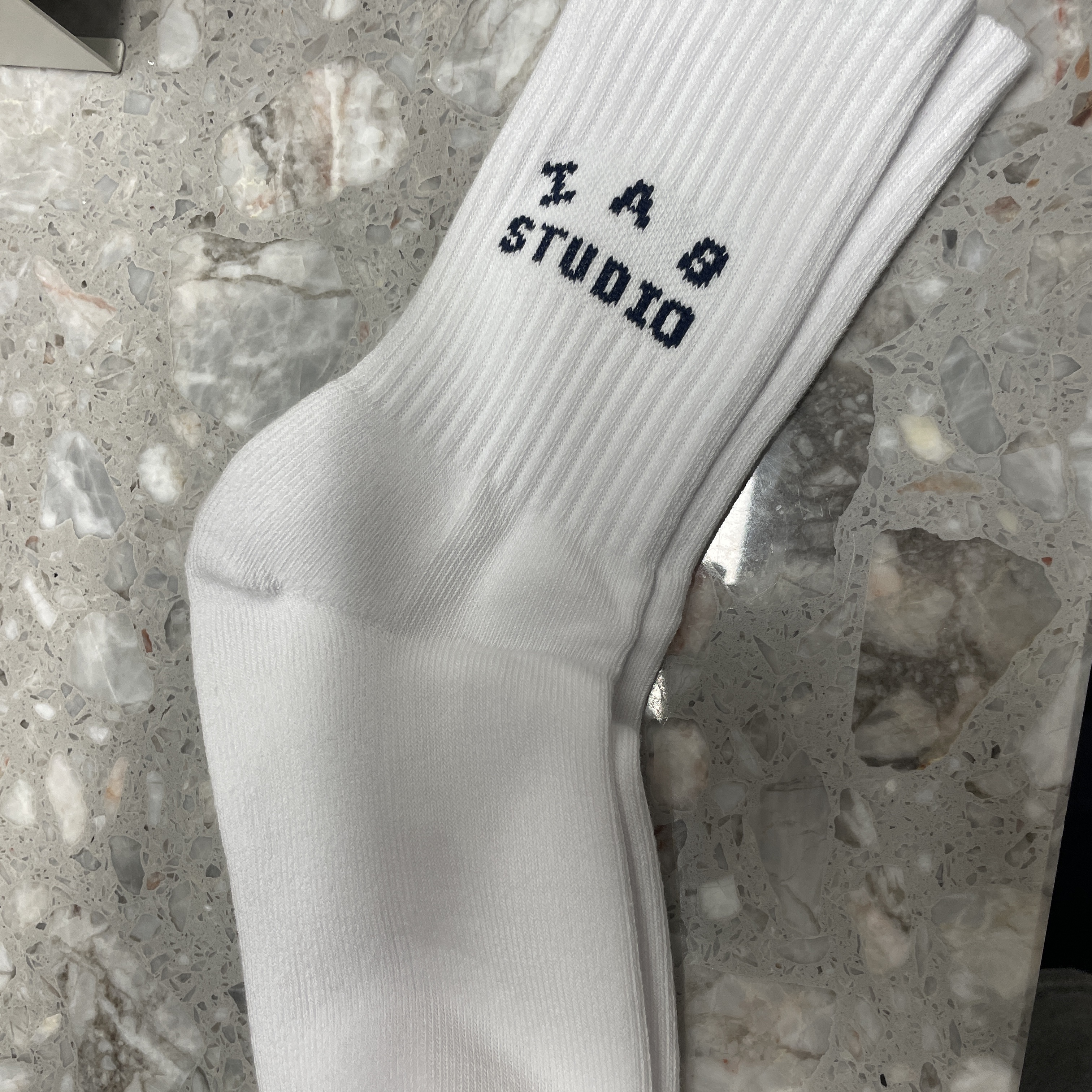 IAB Studio Socks White Black (5 Pack) 착용 스타일