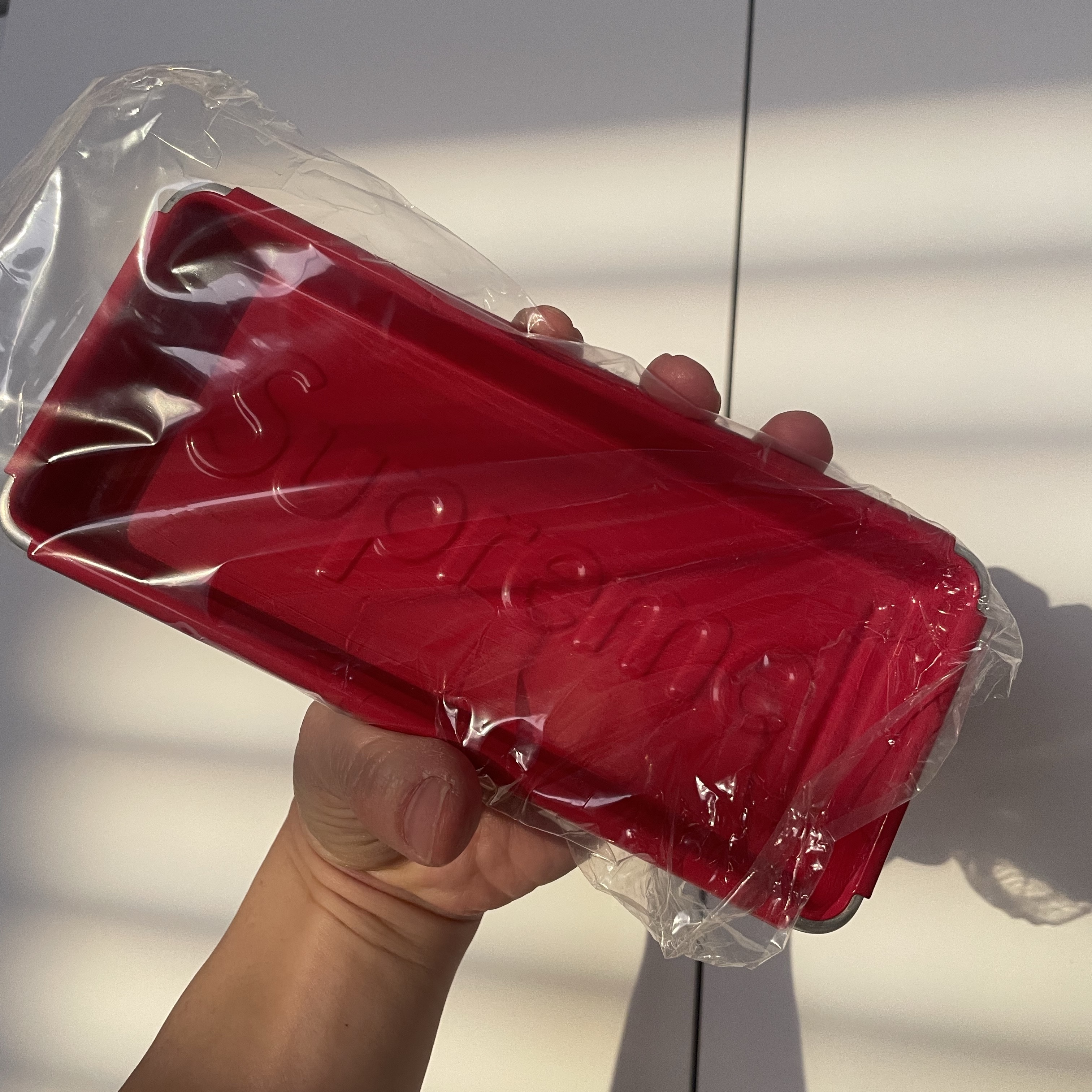 Supreme x Dulton Tray Red - 23SS 착용 스타일 - 2