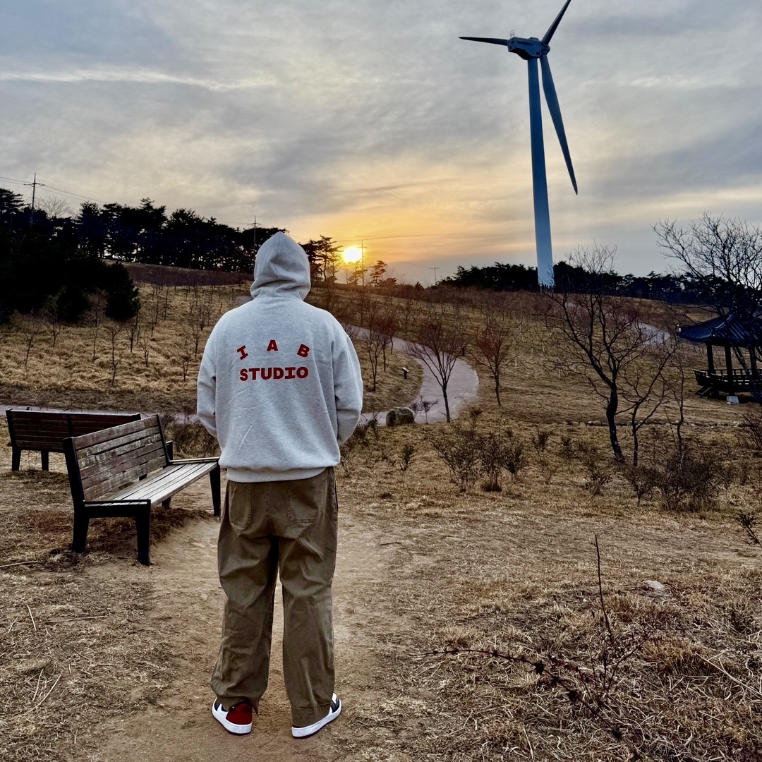 Kia Tigers x IAB Studio V12 Hoodie Ivory, Jordan 1 Retro Low OG Black Toe 착용 스타일 - 2