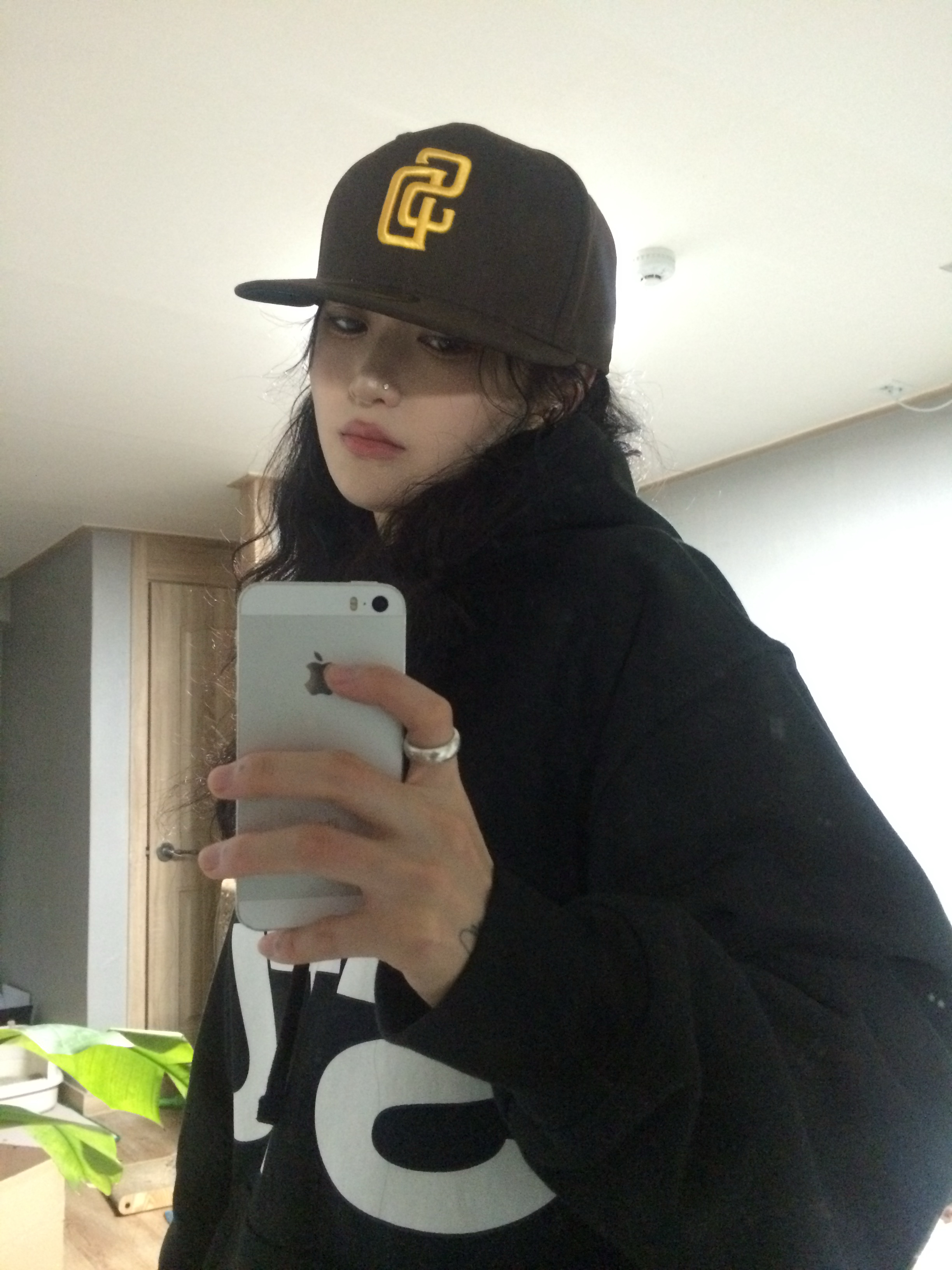 Stussy All Caps Hoodie Black, New Era 59Fifty MLB Seoul Series San Diego Padres Walnut 착용 스타일 - 1