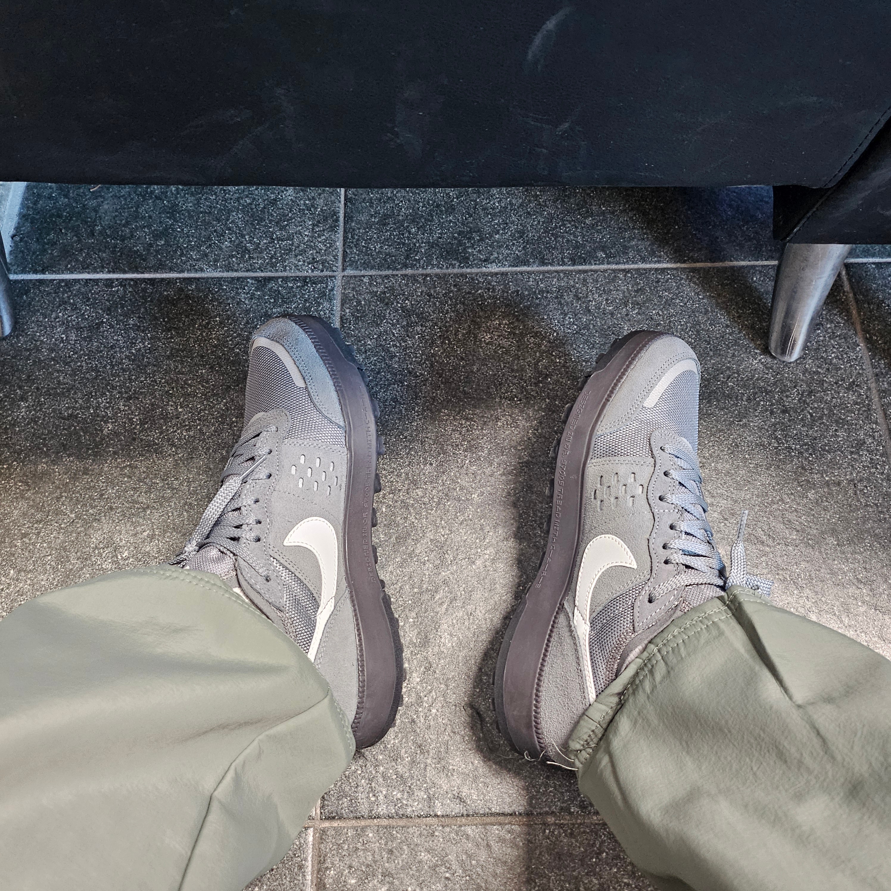Nike C1TY Smoke Grey Medium Ash 착용 스타일