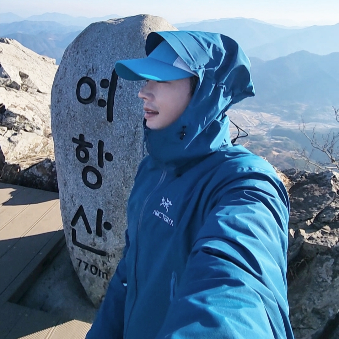 Arc'teryx Beta LT Jacket Timelapse, Oakley Eye Jacket Redux Silver Frame Prizm Black Polarized Lenses High Bridge Fit 착용 스타일 - 2