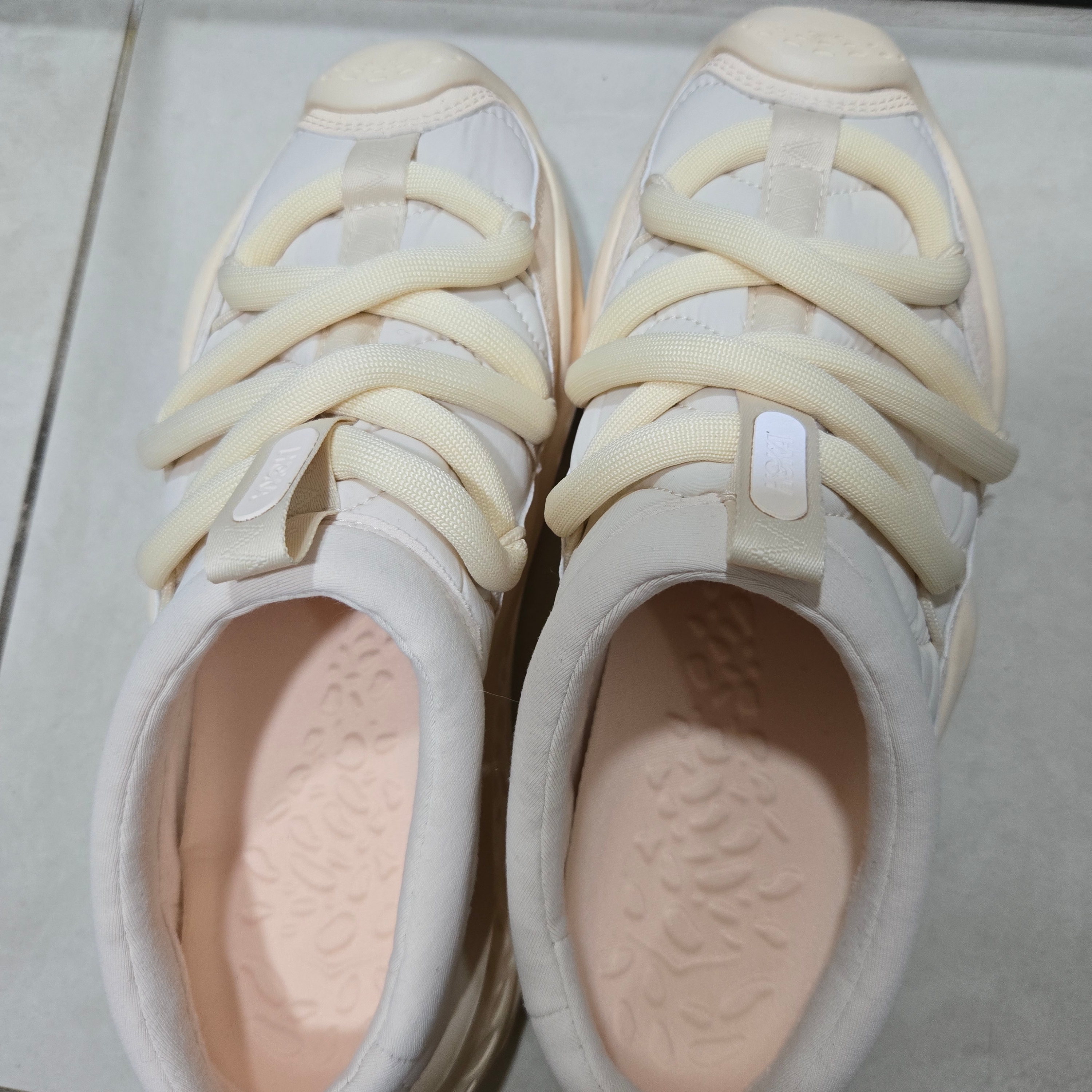 Hoka Ora Primo Vanilla 착용 스타일