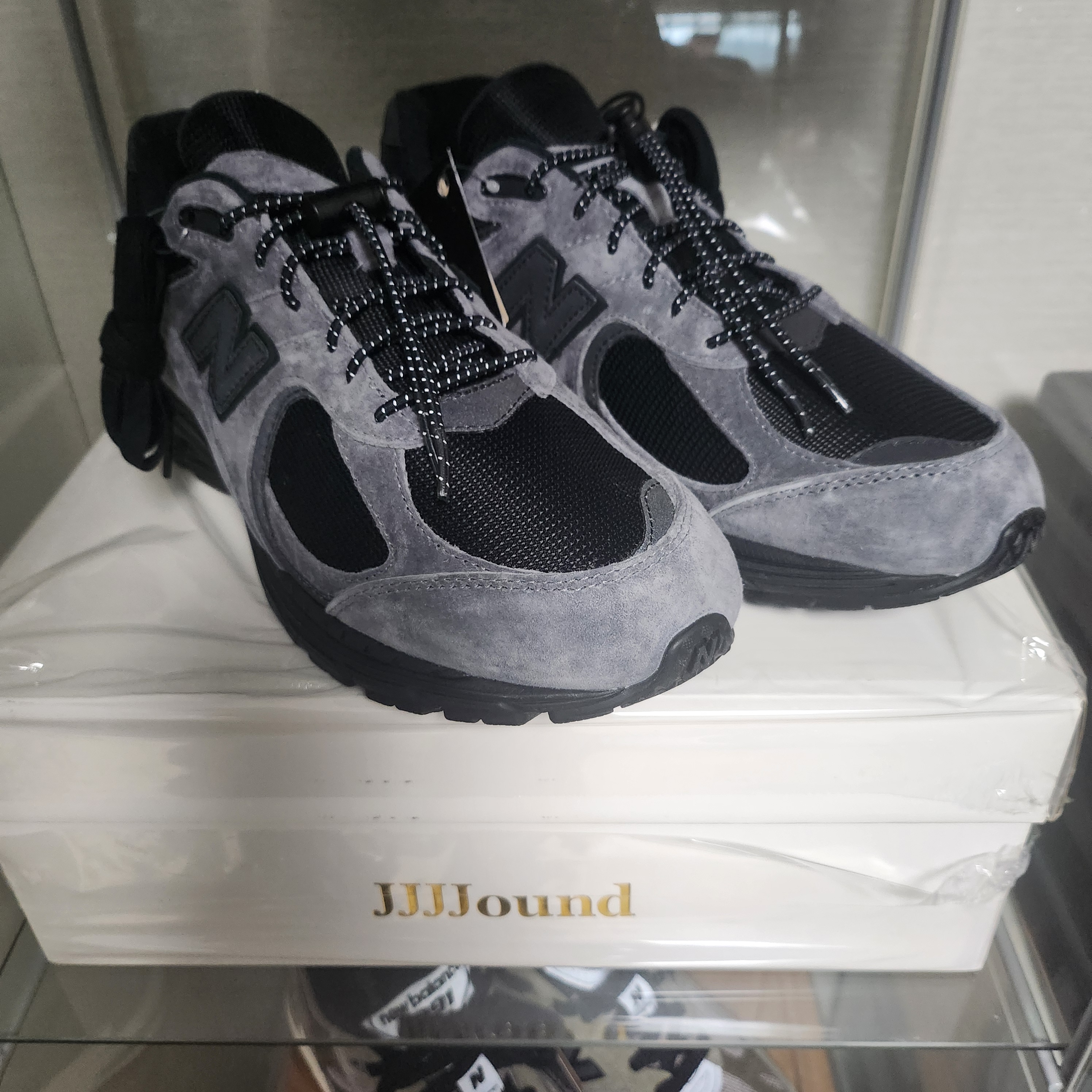 New Balance x JJJJound 2002R Gore-Tex Charcoal 착용 스타일 - 4